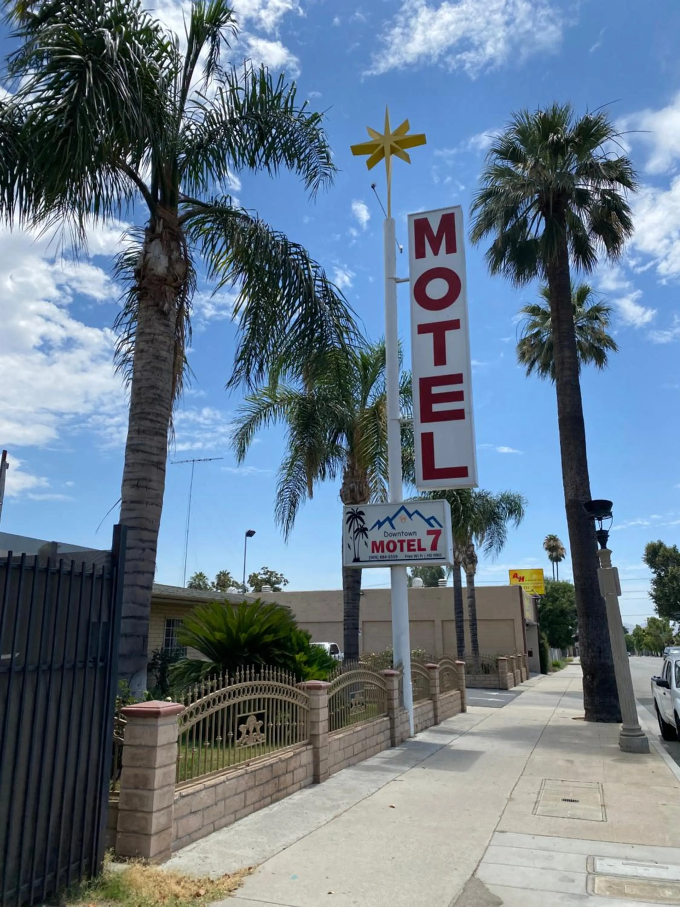 Property logo or sign in Downtown Motel 7