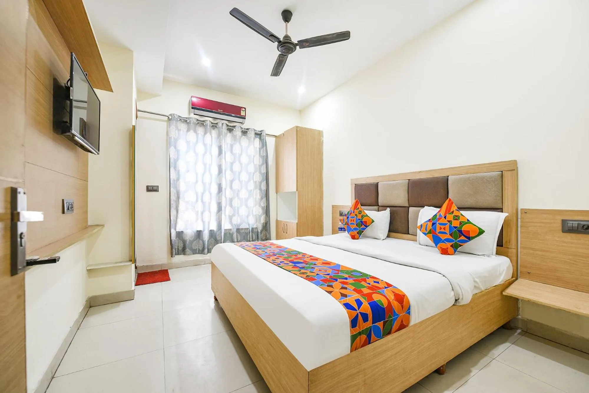 Bed in FabEscape Panchkula Motels