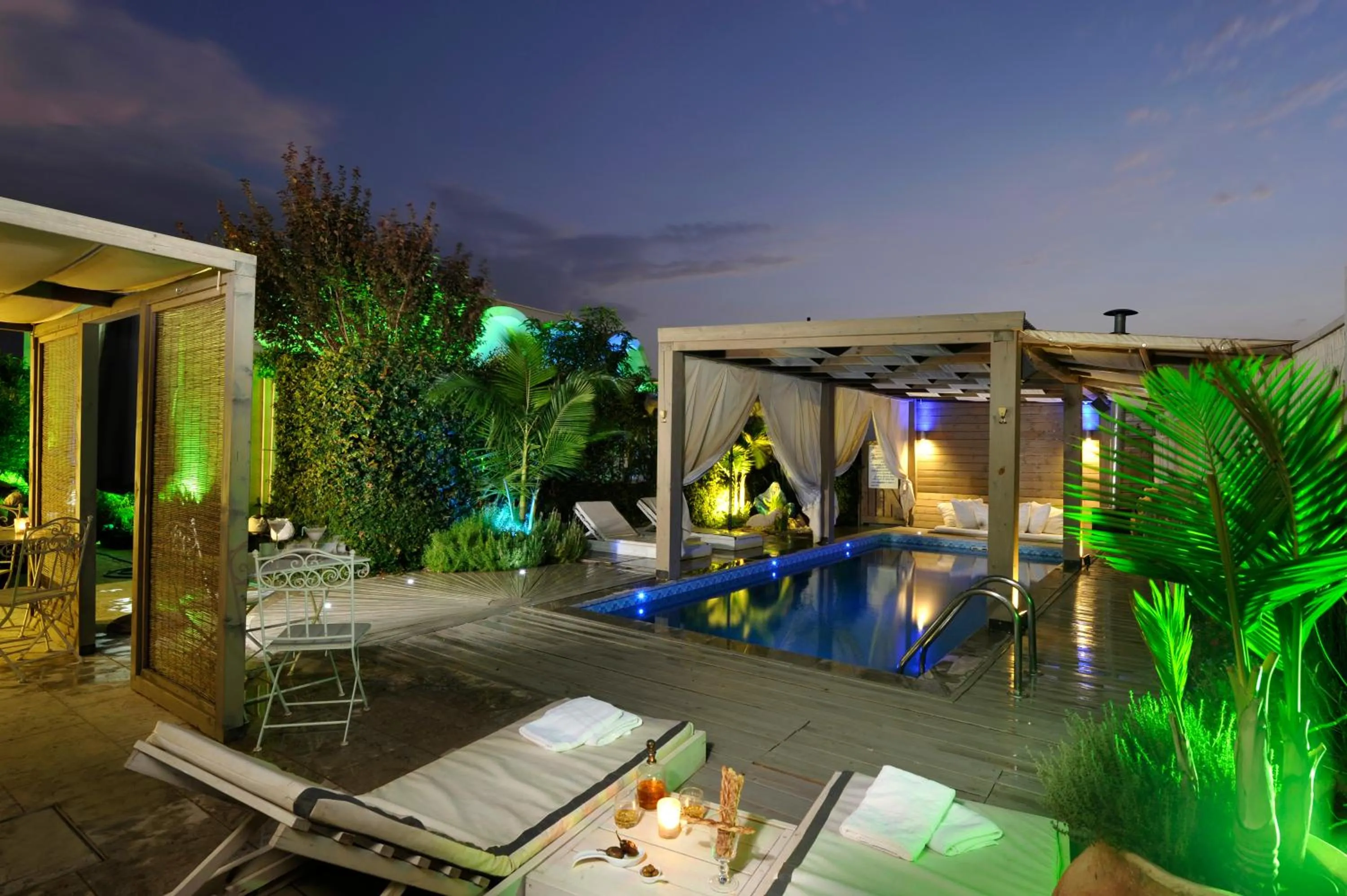 Property building in Piazza Del Sol