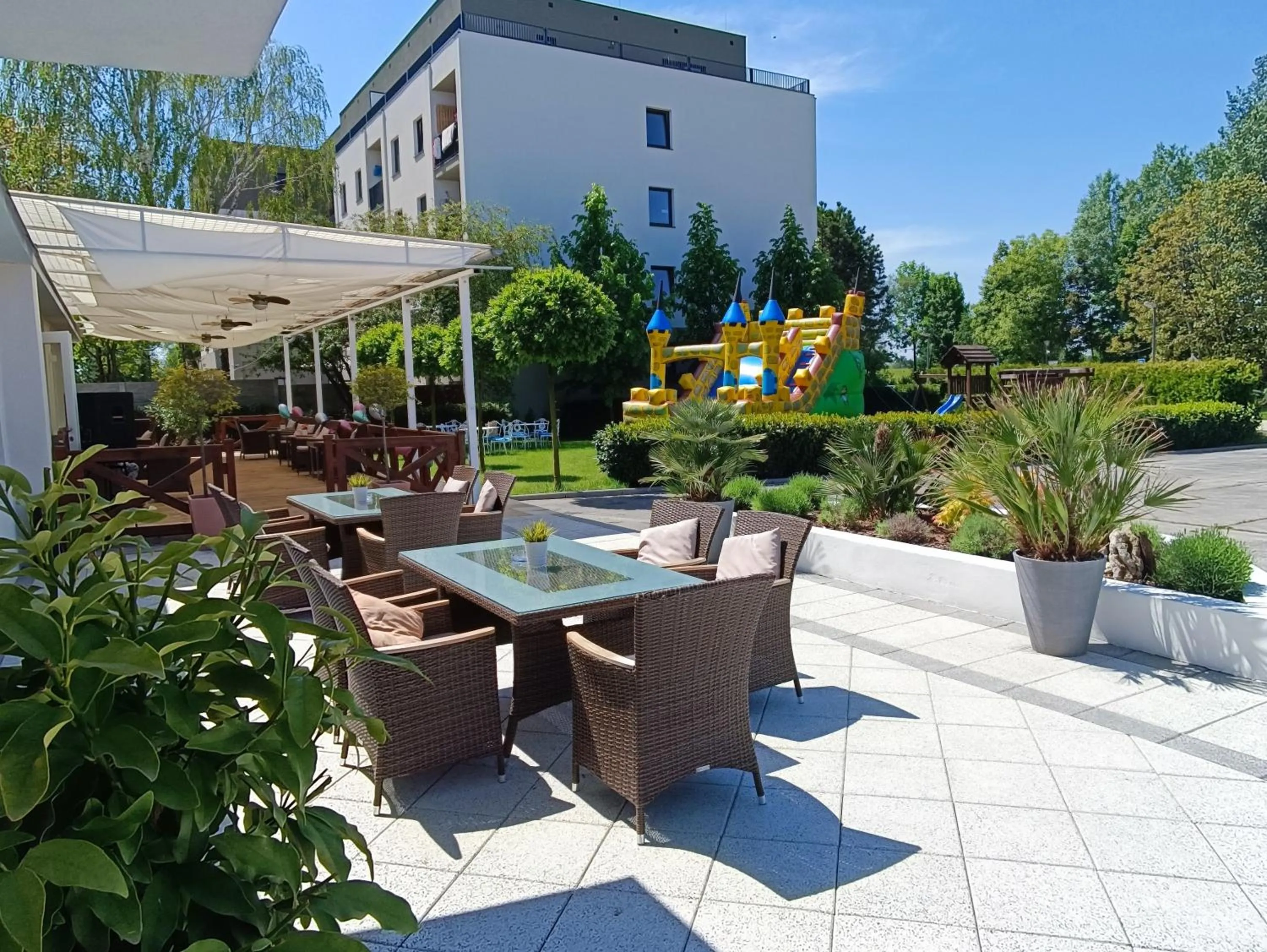 Restaurant/places to eat in Hotel KOREKT