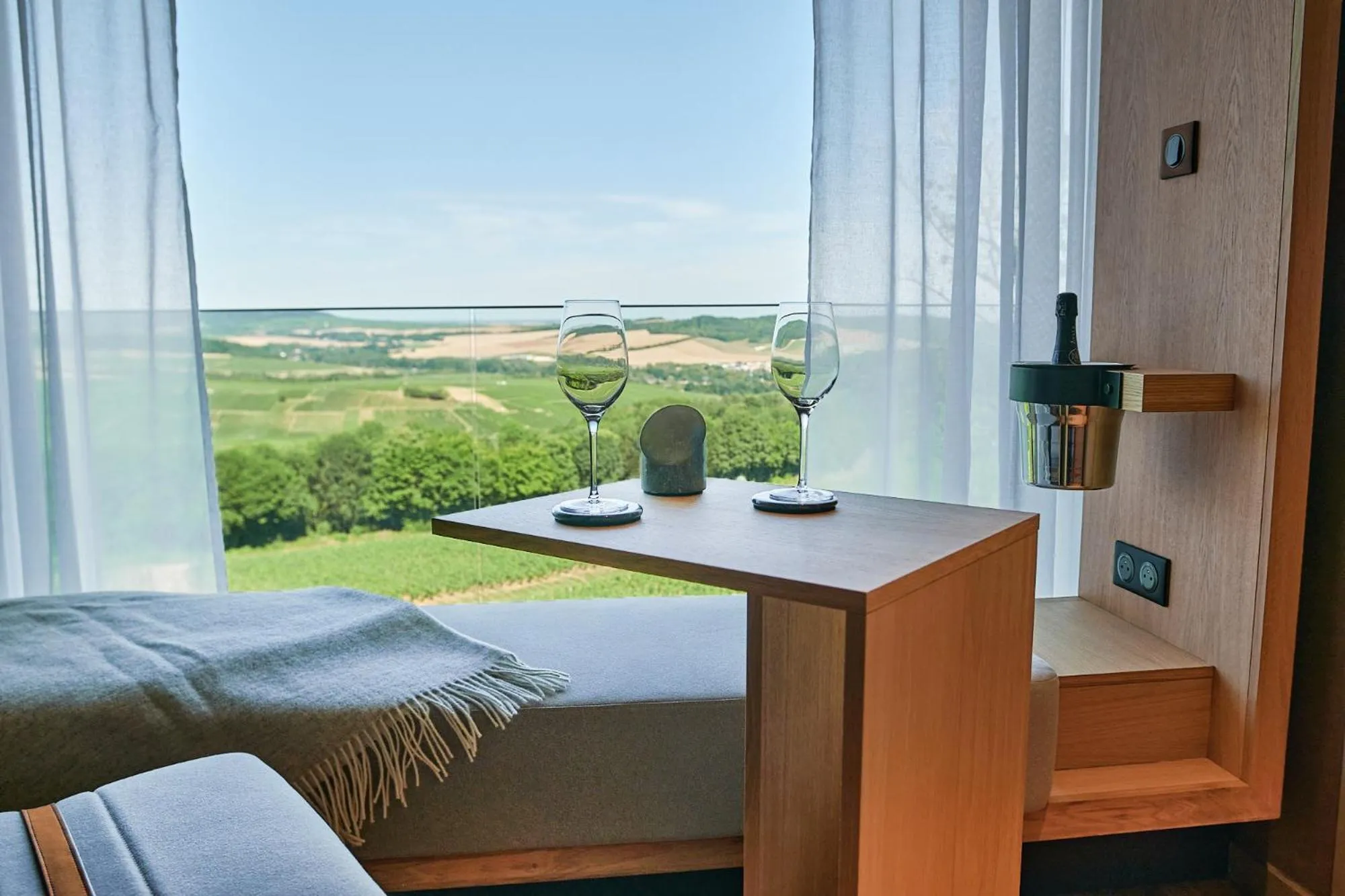 Natural landscape, Bed in LOISIUM Wine & Spa Hotel Champagne