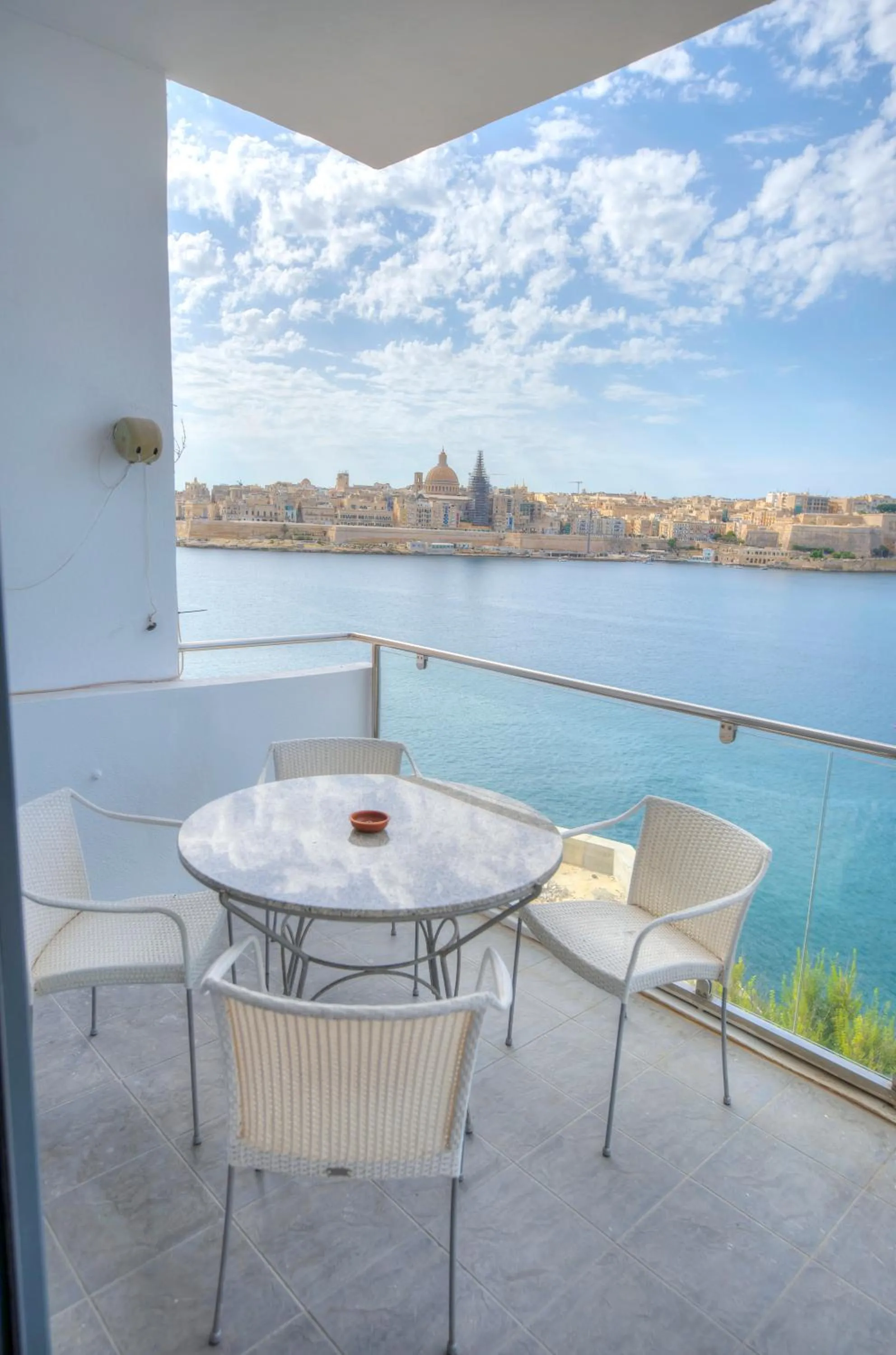 Bright and spacious 3 bedroom apartment with breathtaking views - GOSLM-5