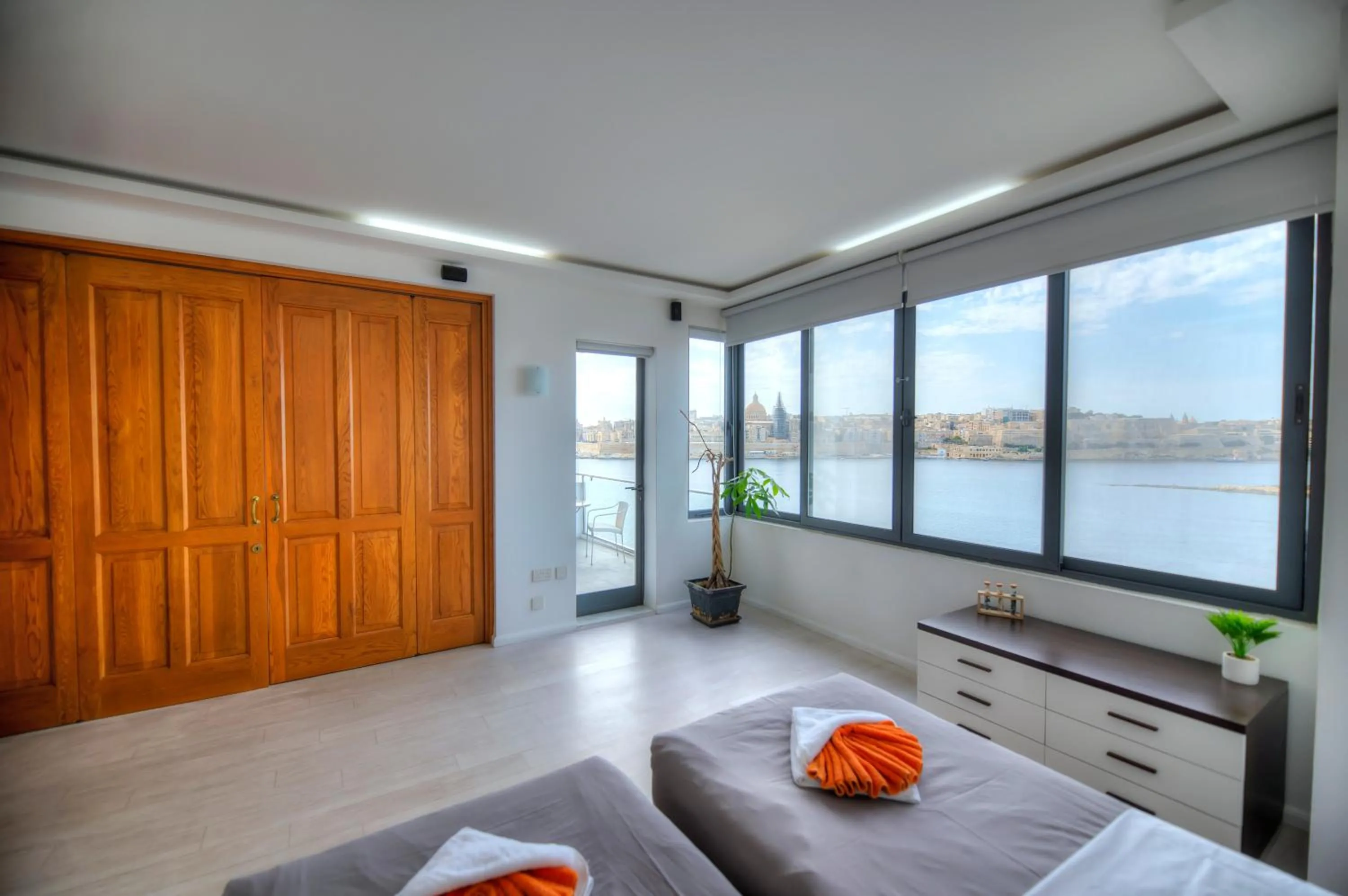 Bright and spacious 3 bedroom apartment with breathtaking views - GOSLM-5