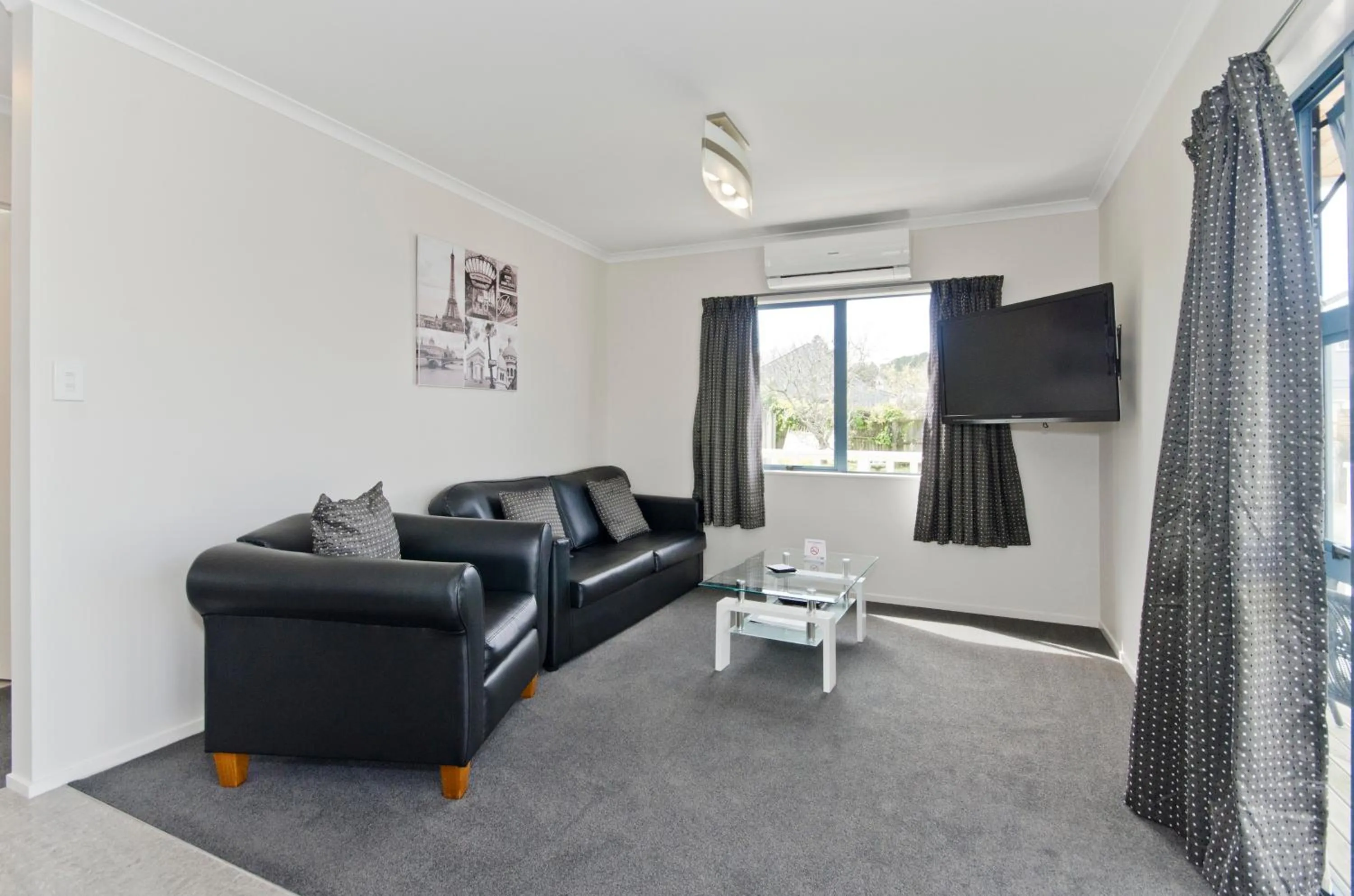 Seating area in Matakana Motel