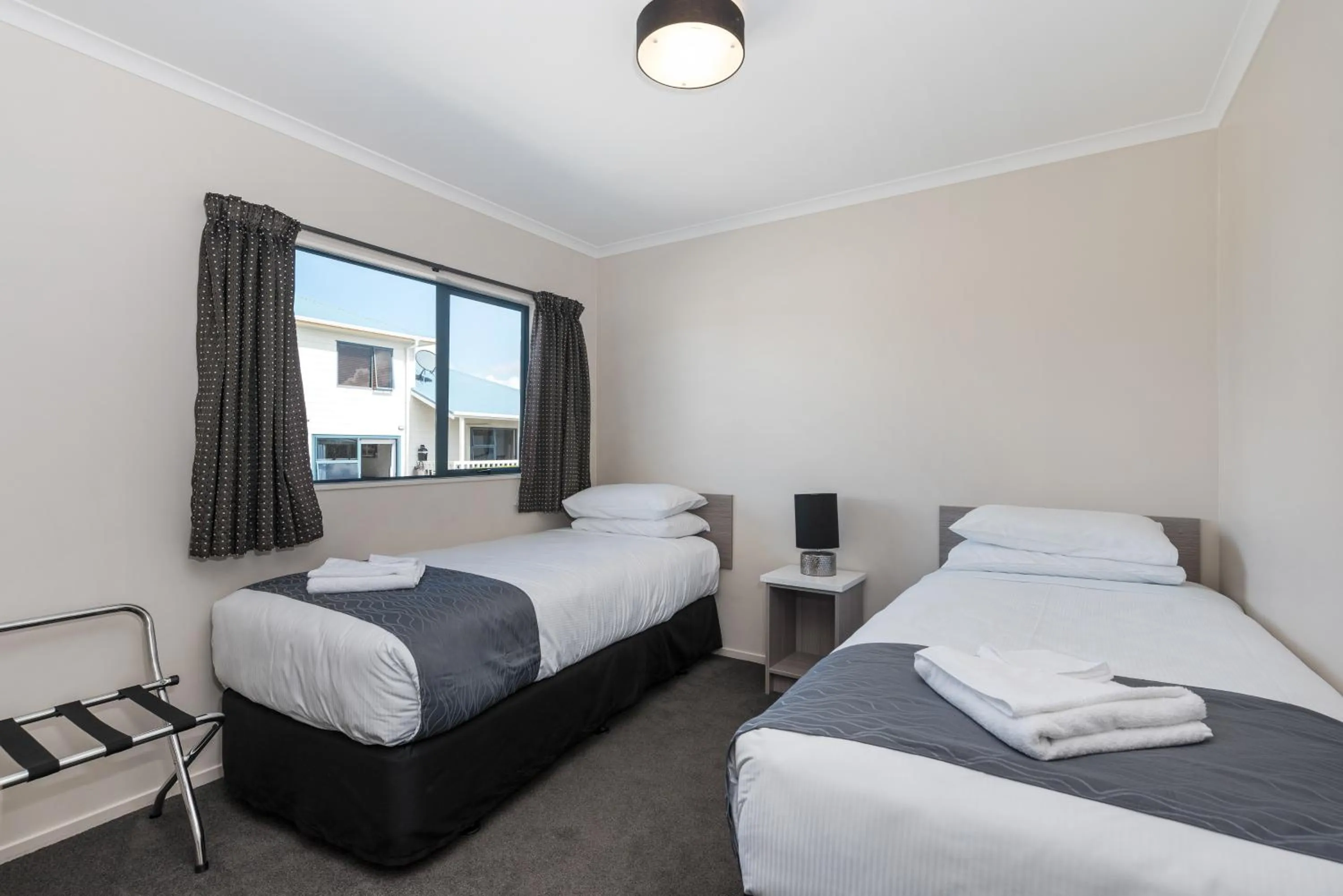 Bedroom, Bed in Matakana Motel
