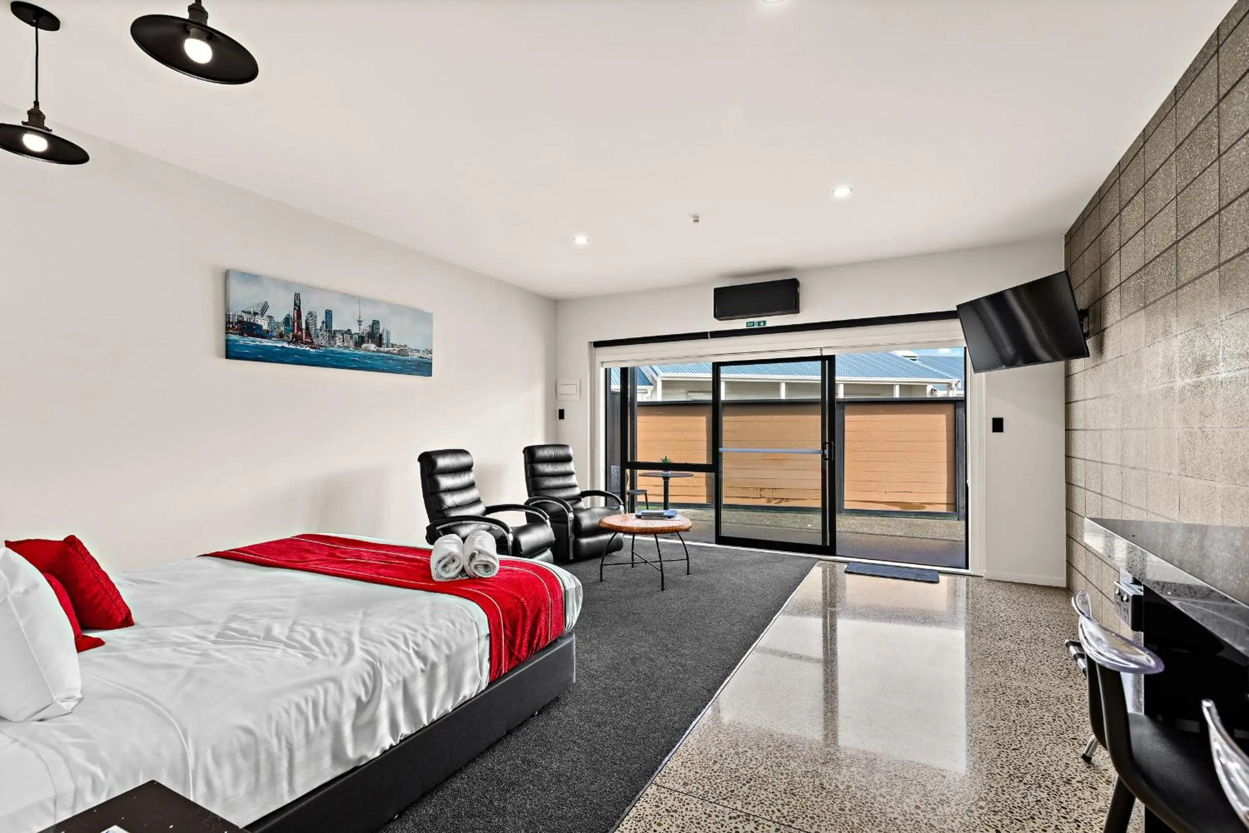 Photo of the whole room, Bed in Matakana Motel