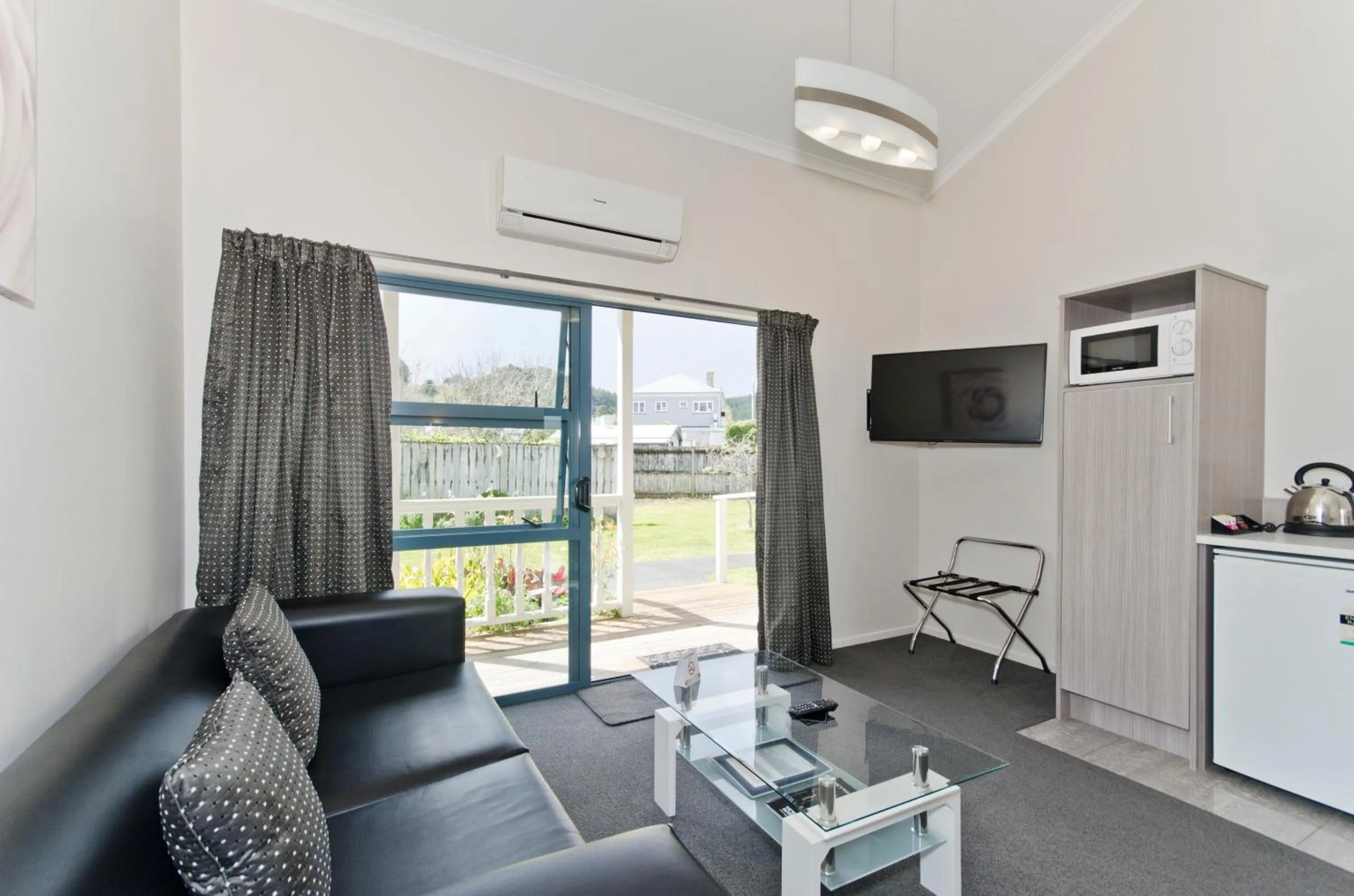 Photo of the whole room in Matakana Motel