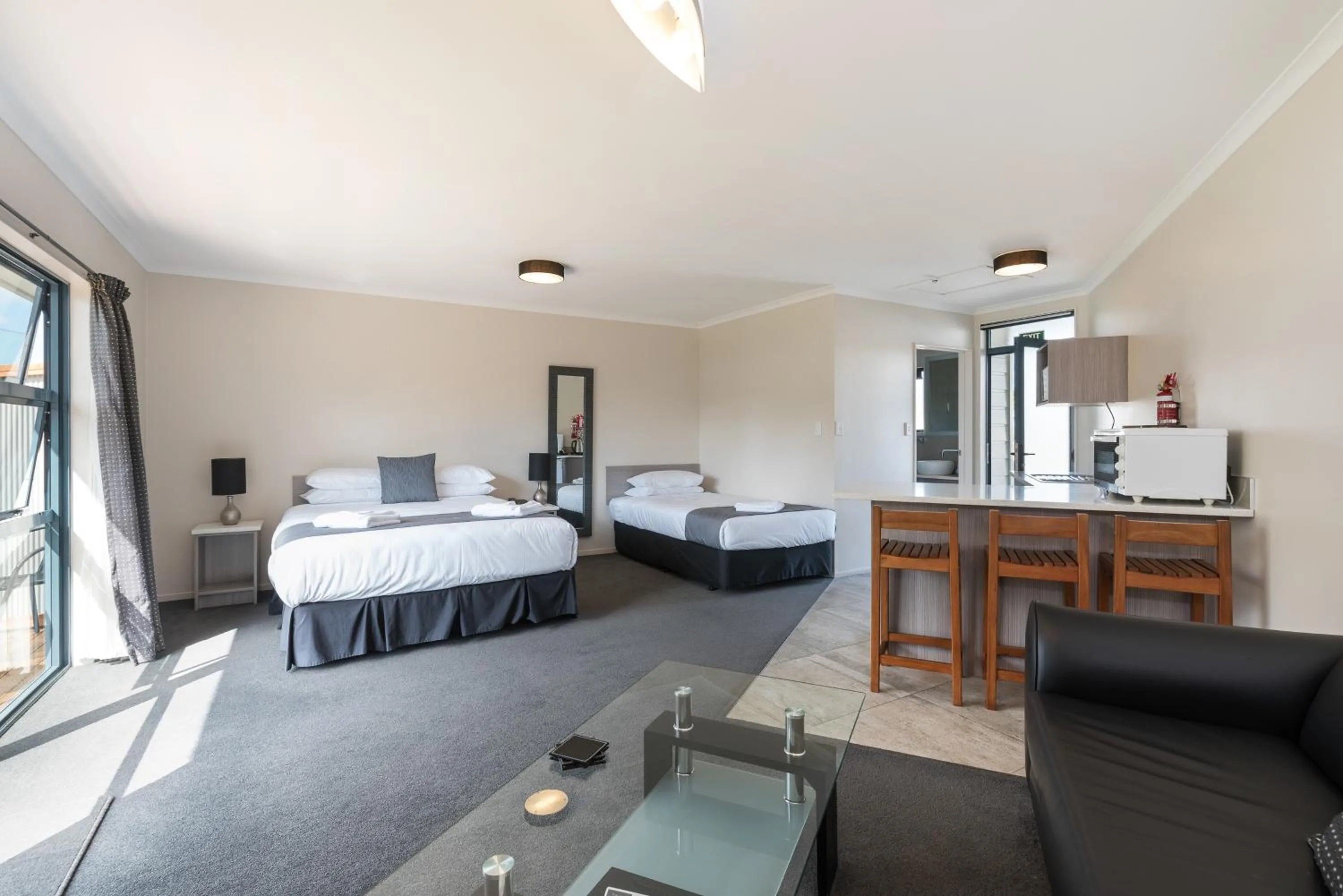 Photo of the whole room, Bed in Matakana Motel