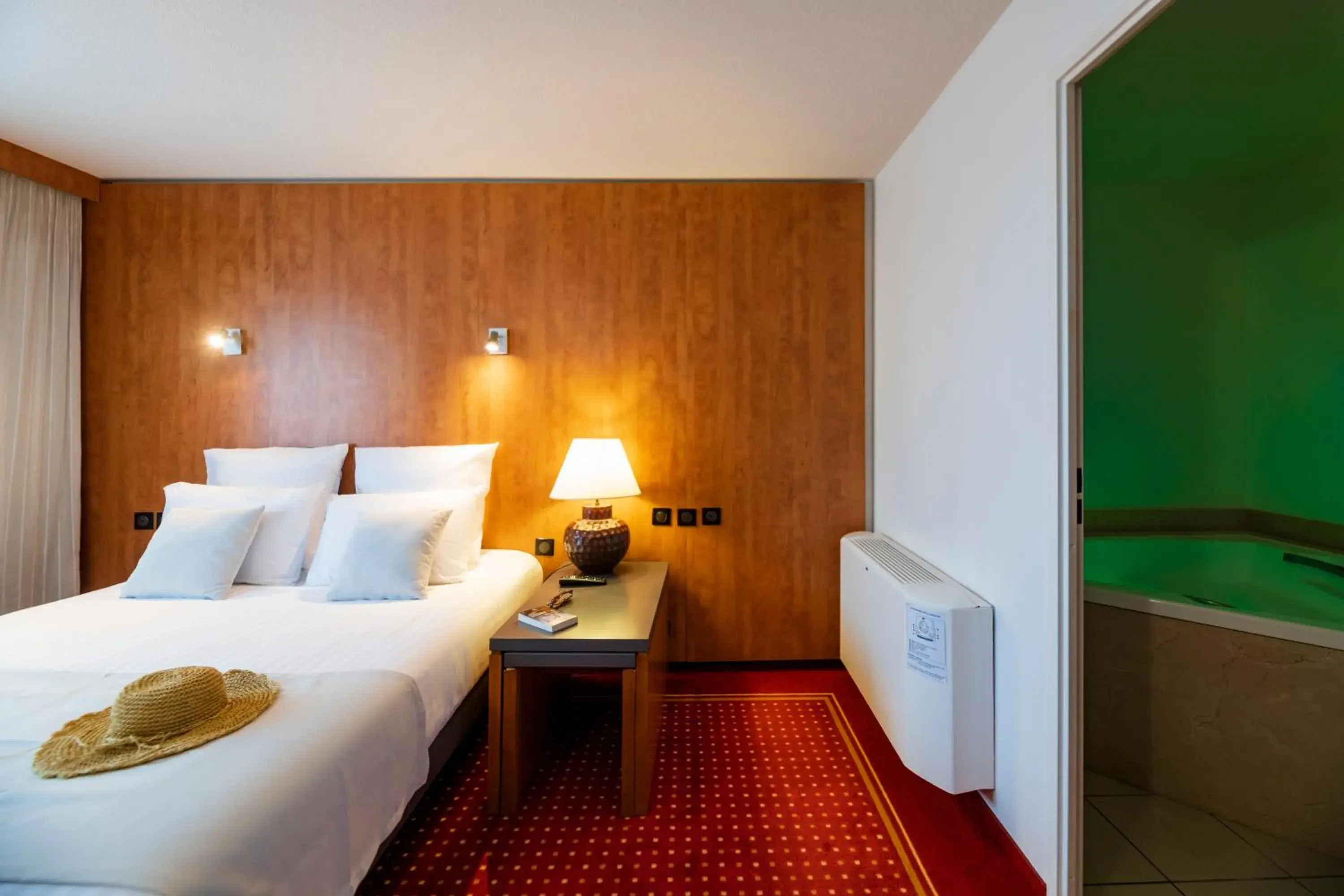 Bed in CERISE Bordeaux Mérignac Aéroport Bed in CERISE Bordeaux Mérignac Aéroport