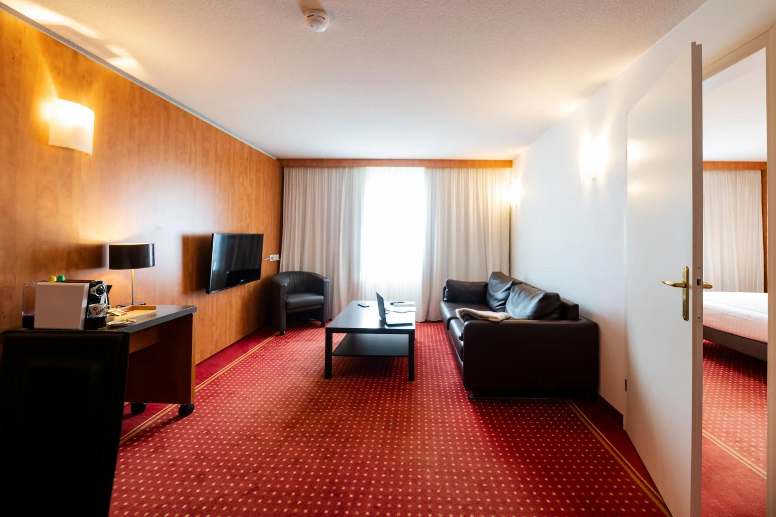 Living room, Bed in CERISE Bordeaux Mérignac Aéroport