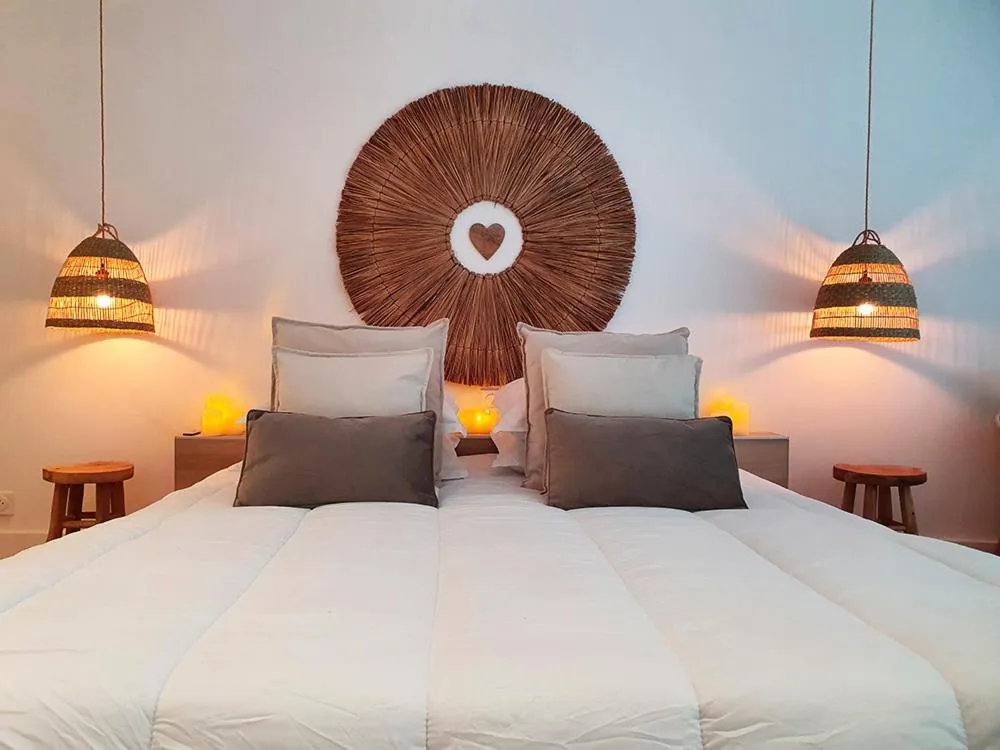 Photo of the whole room, Bed in Suite 6