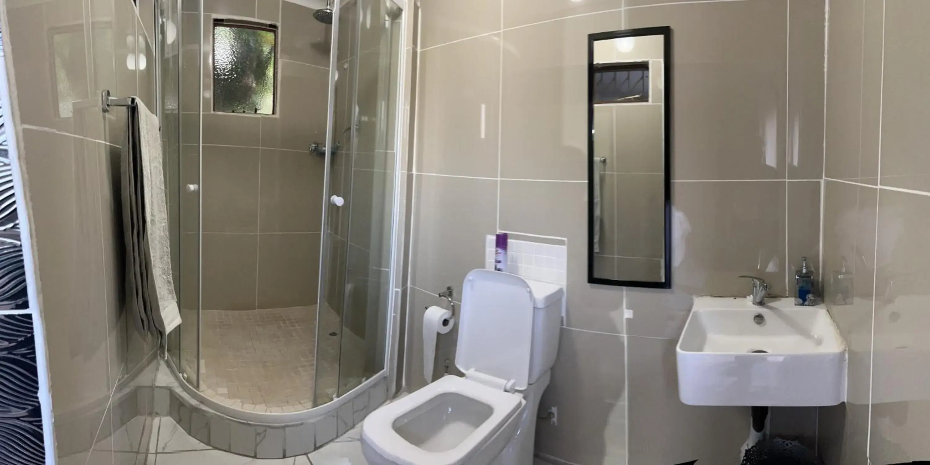 Double Room with Private Bathroom in Ncotshane BnB Double Room with Private Bathroom in Ncotshane BnB