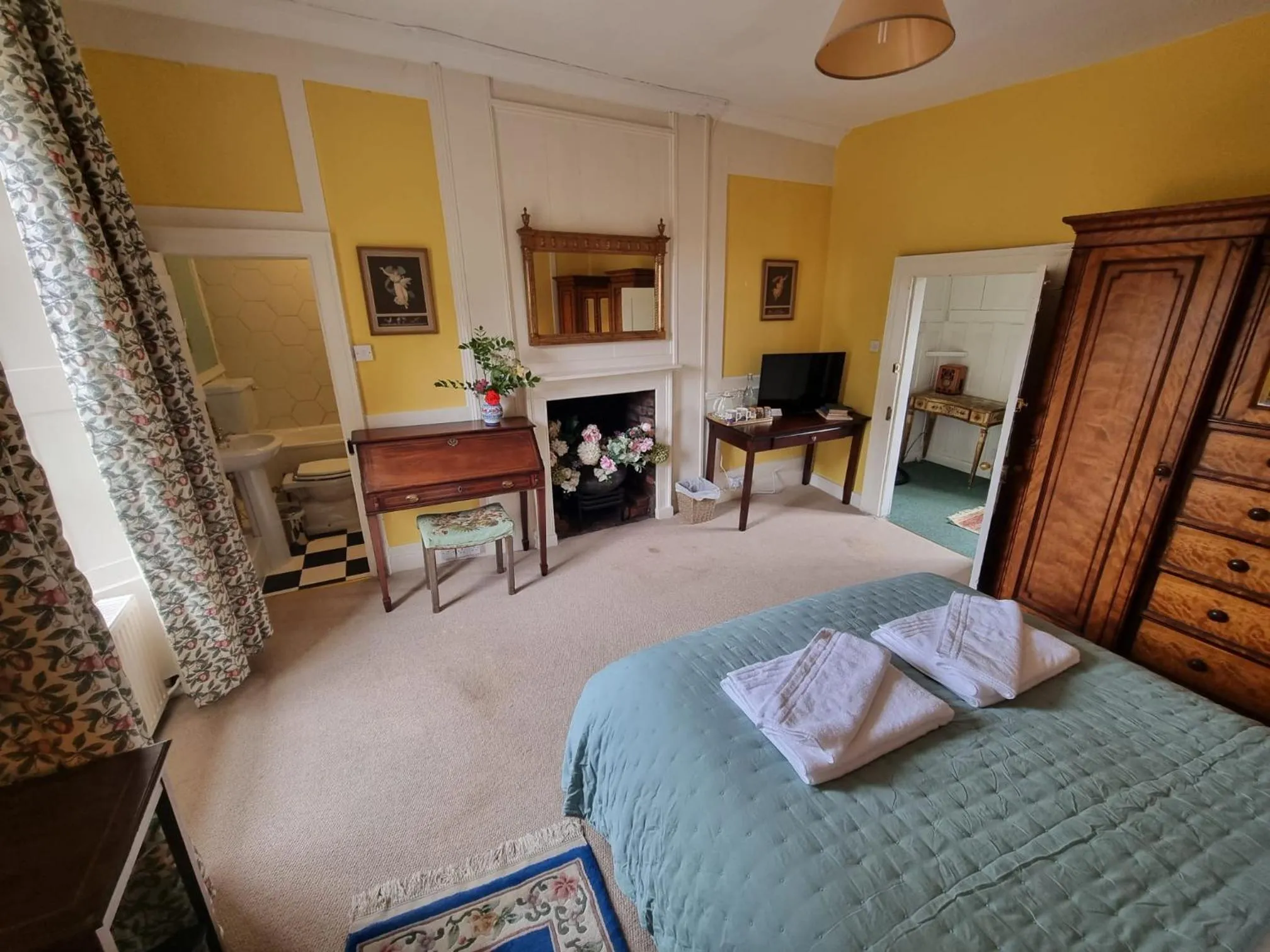 Photo of the whole room, Bed in Old Manor House
