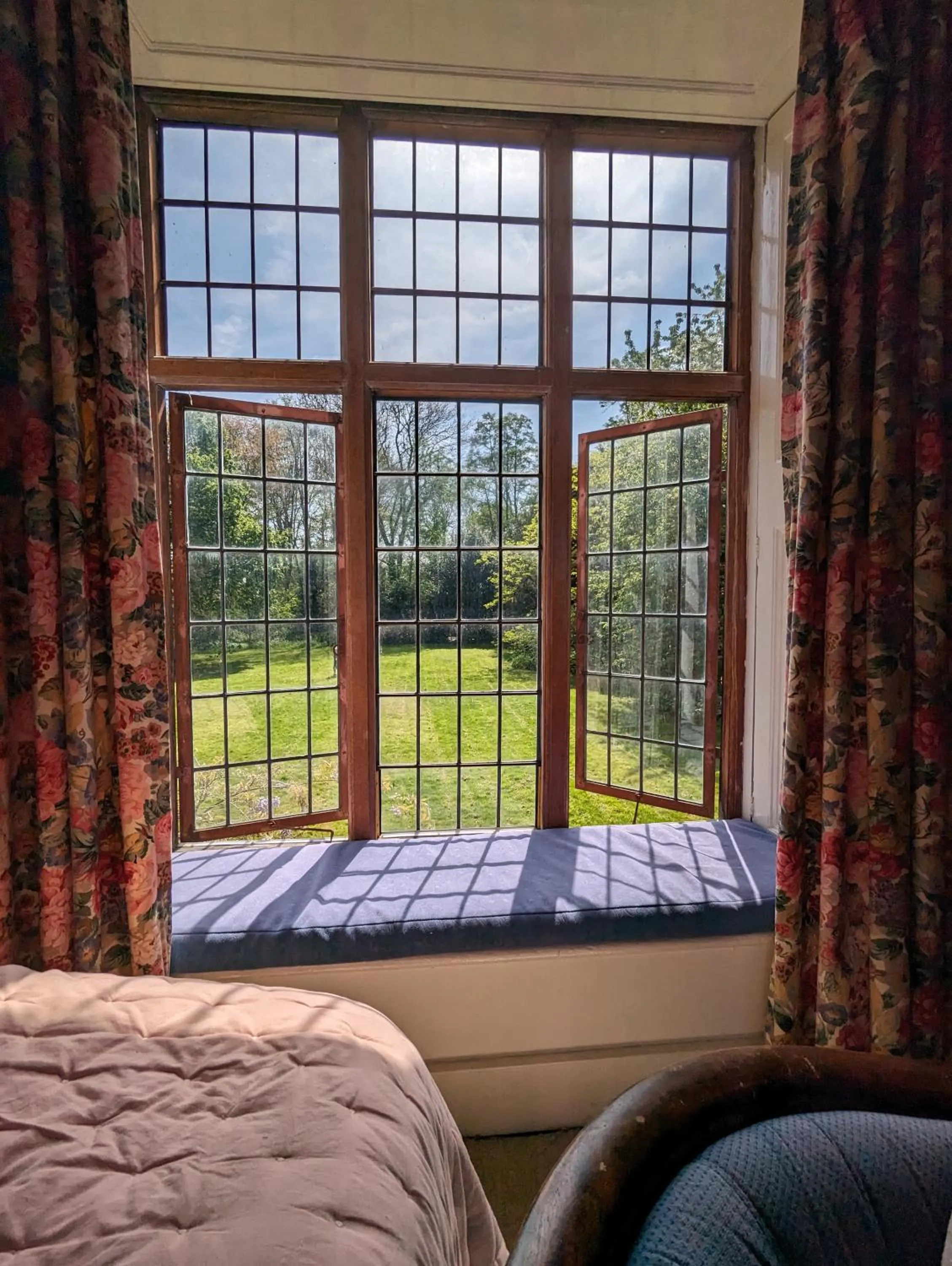View (from property/room), Bed in Old Manor House