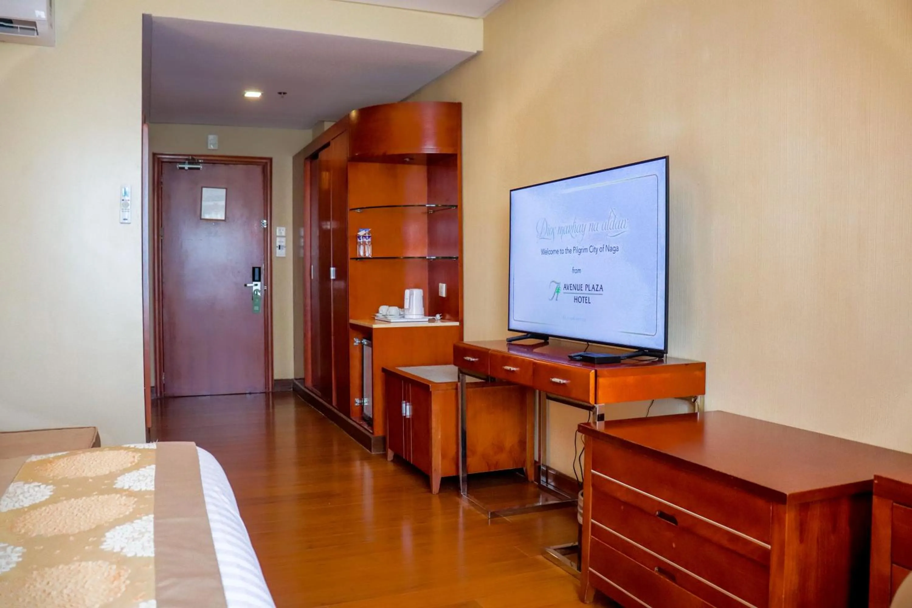 Bed in The Avenue Plaza Hotel