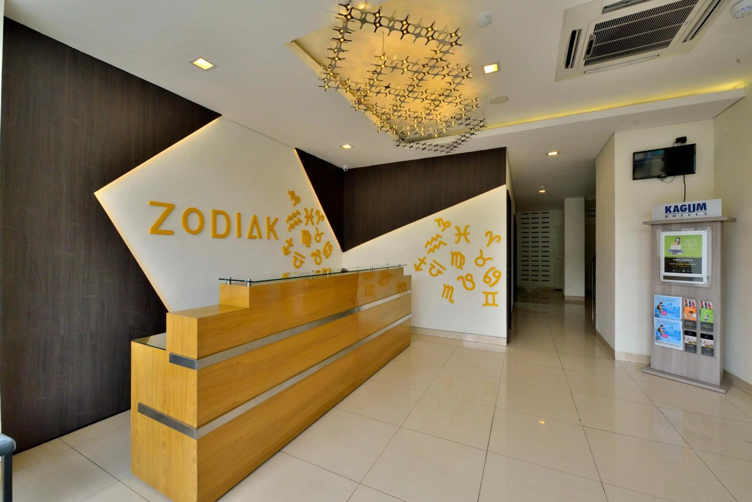 Lobby/Reception in Zodiak at Kebon Jati Hotel