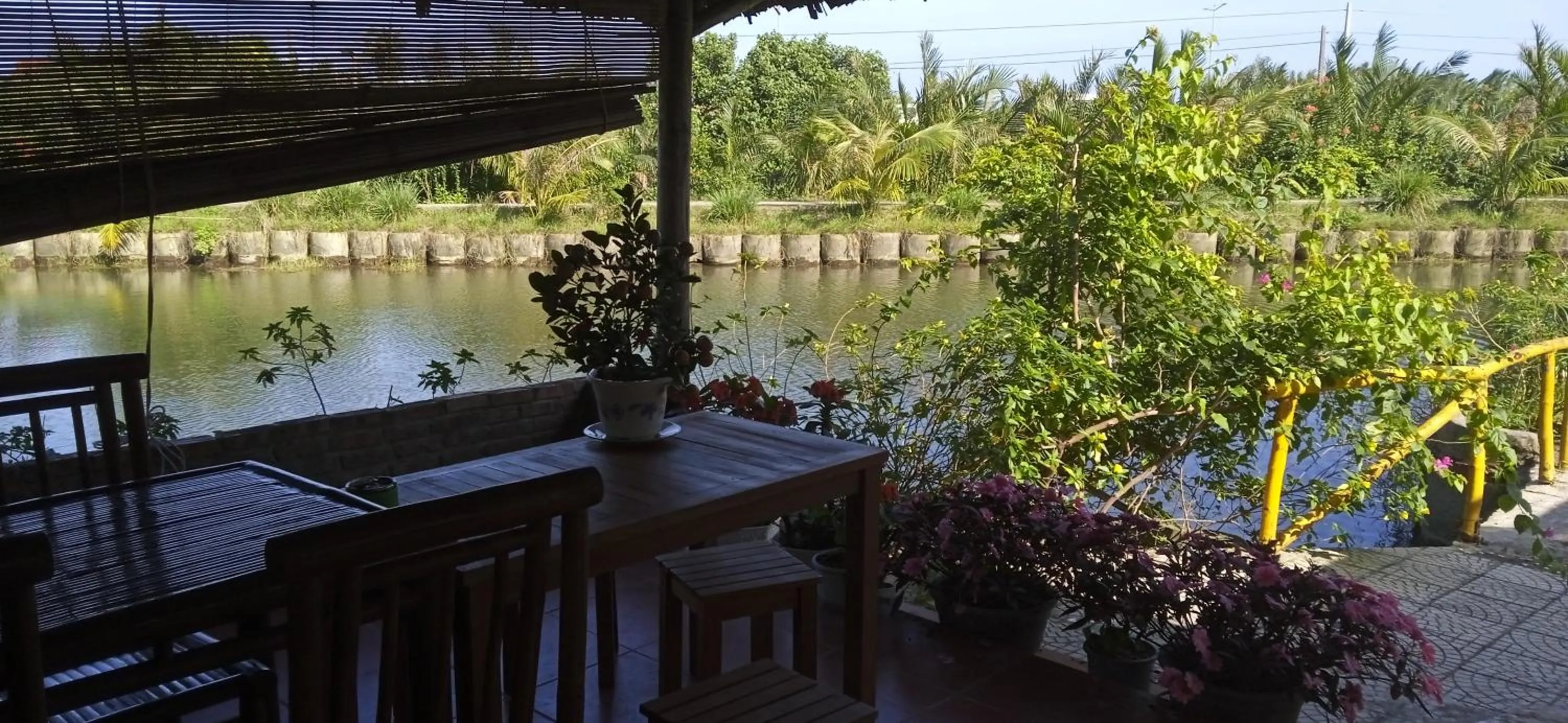 Restaurant/places to eat in Lakeview Villa Homestay
