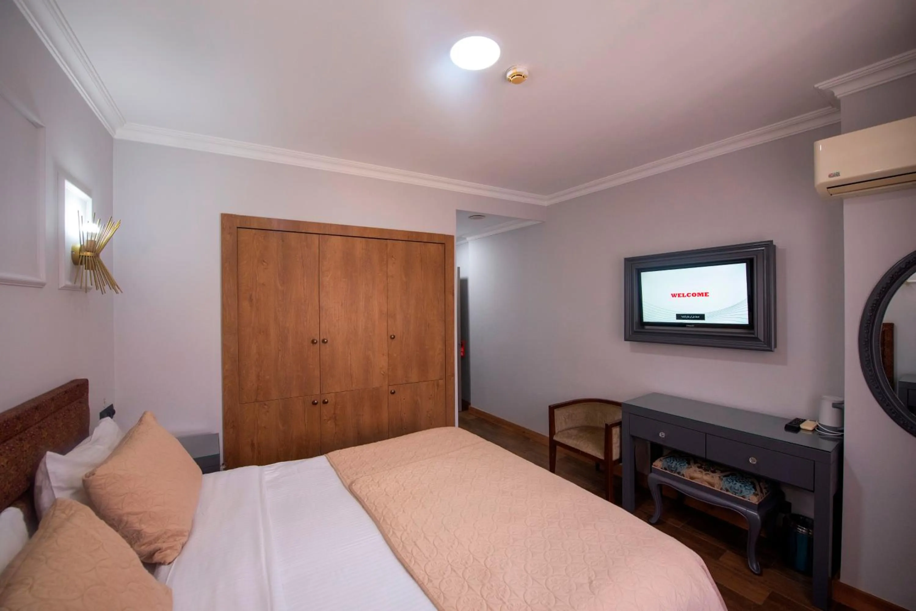 TV and multimedia, Bed in Hotel Daphne