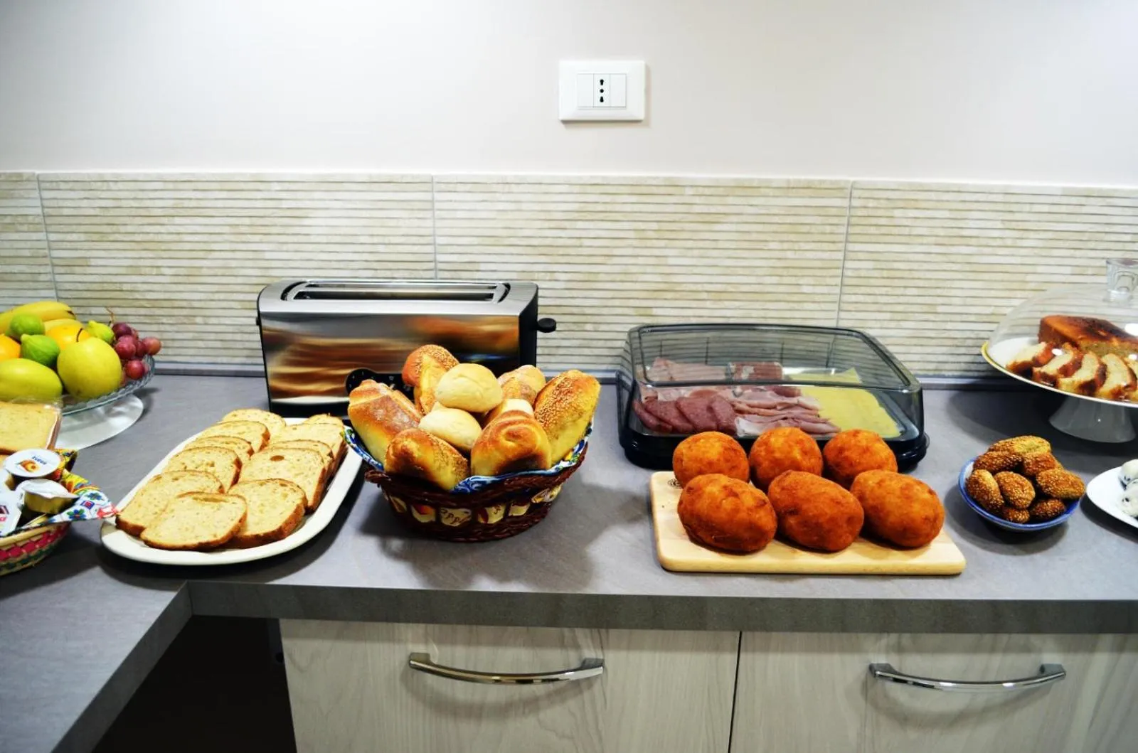 Food and drinks in B&B Casa Canali