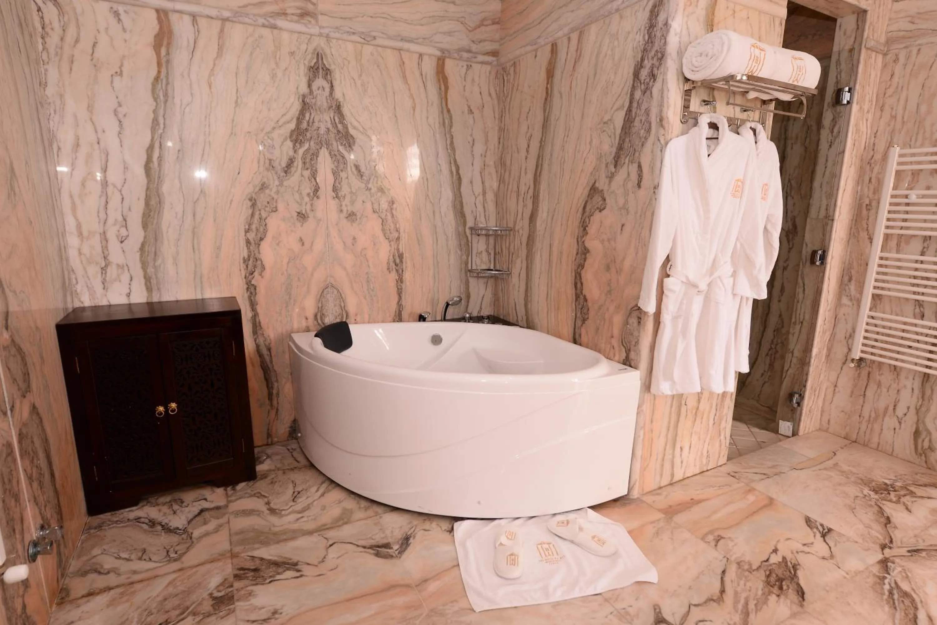 Shower in THE WHITE PALACE Rabat