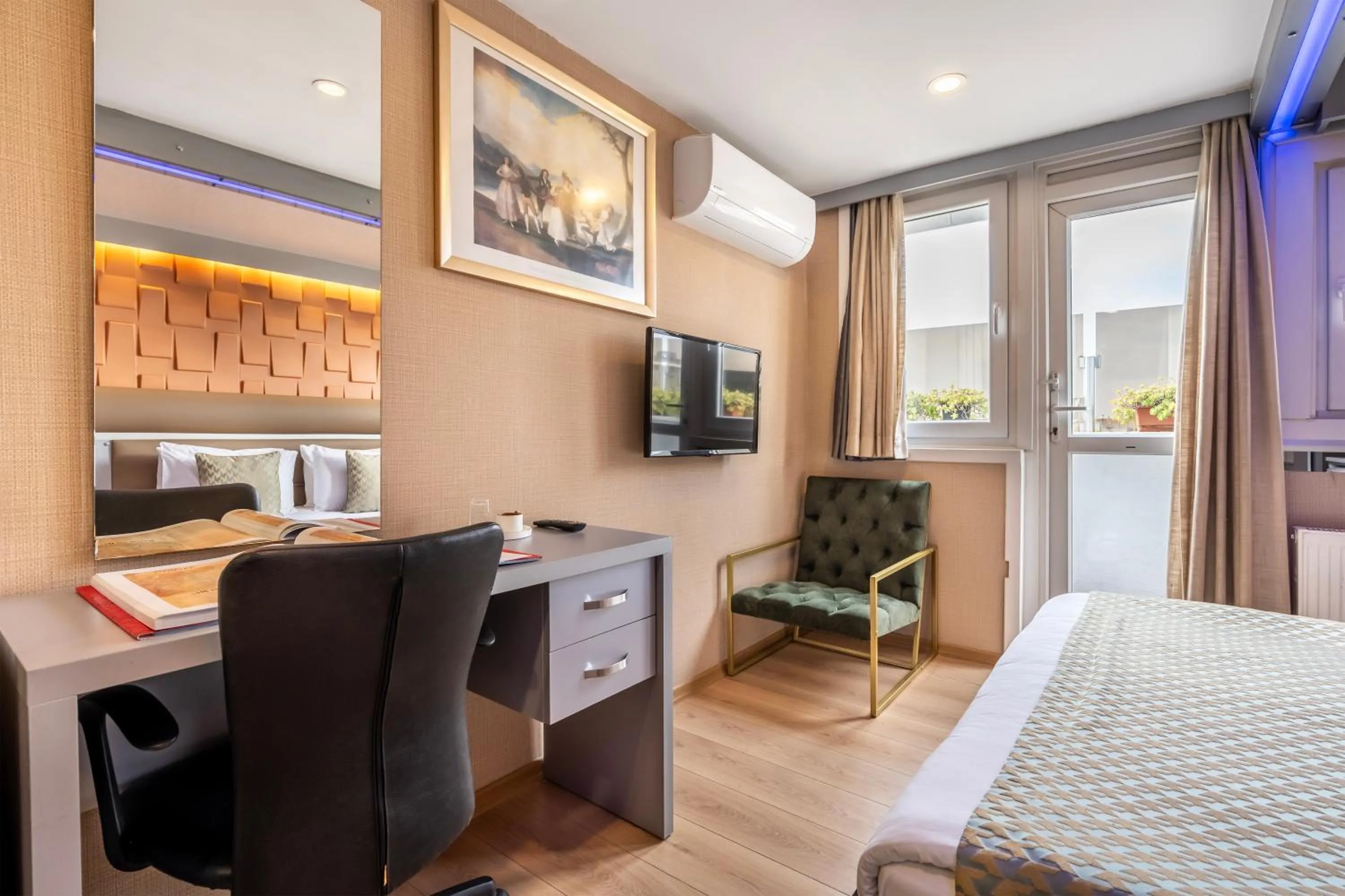 TV and multimedia in Gallery Residence & Hotel Nişantaşı