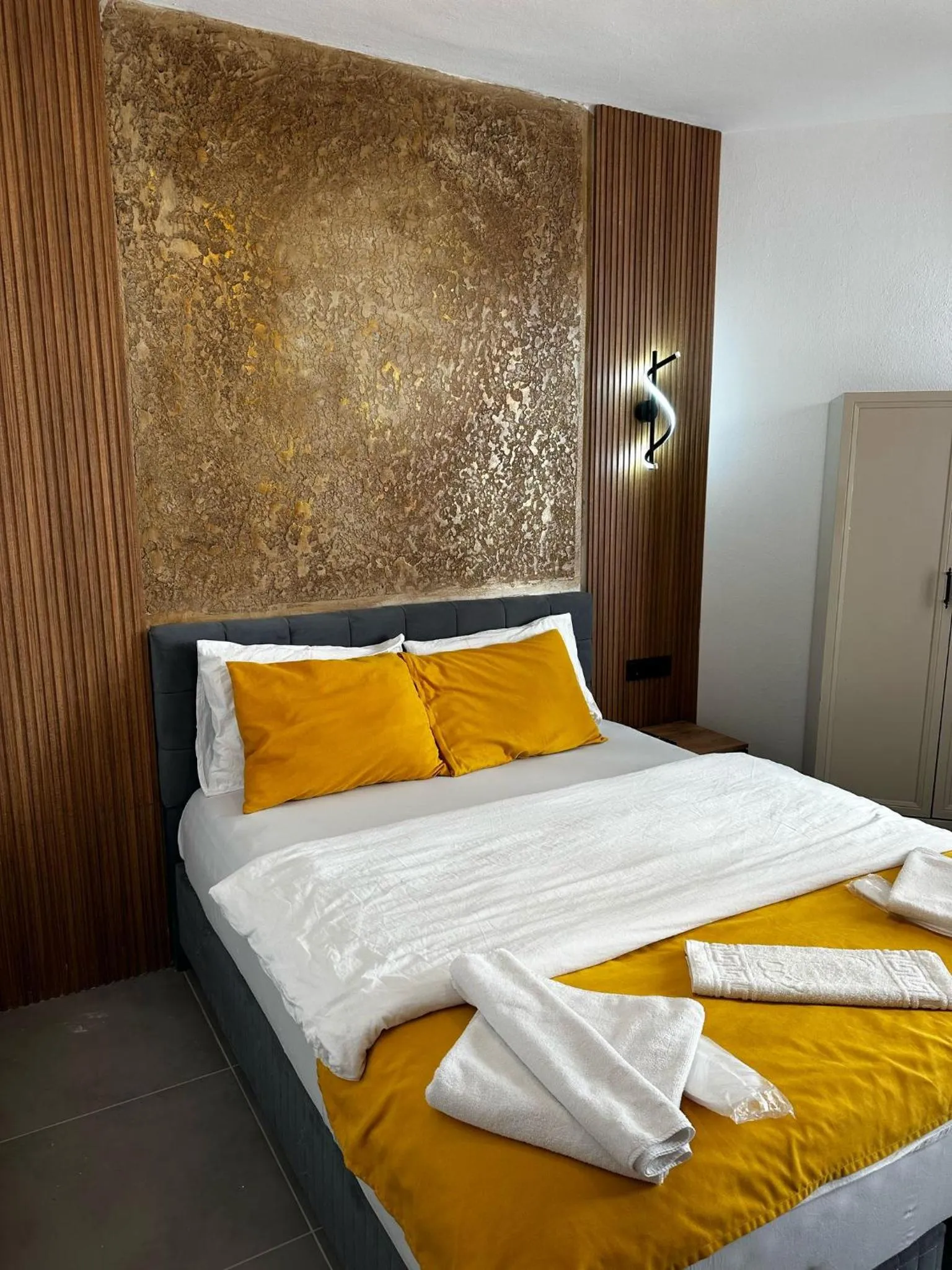 Bedroom, Bed in FİNİKE SEVER OTEL