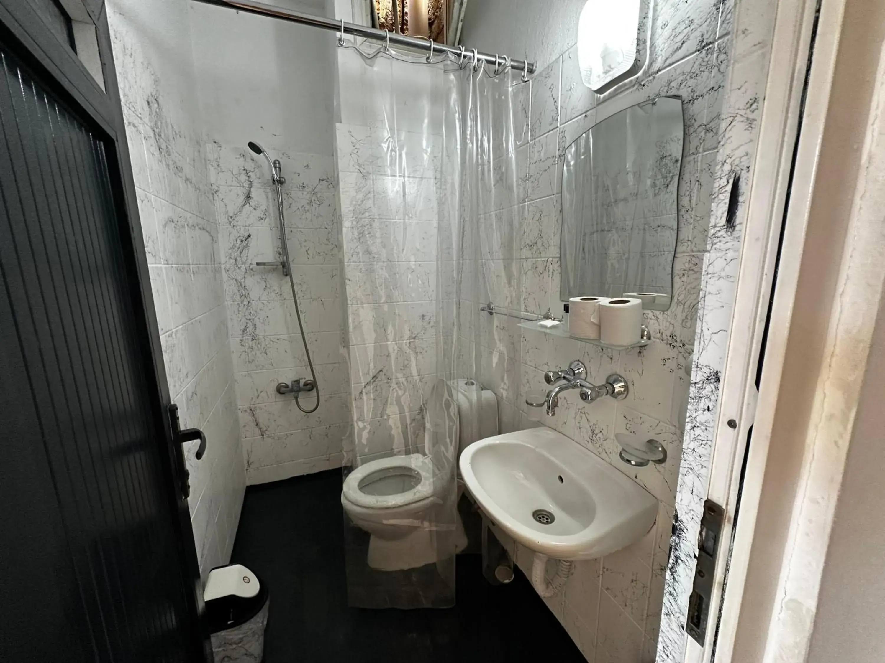 Budget Twin Room - single occupancy in FİNİKE SEVER OTEL Budget Twin Room - single occupancy in FİNİKE SEVER OTEL