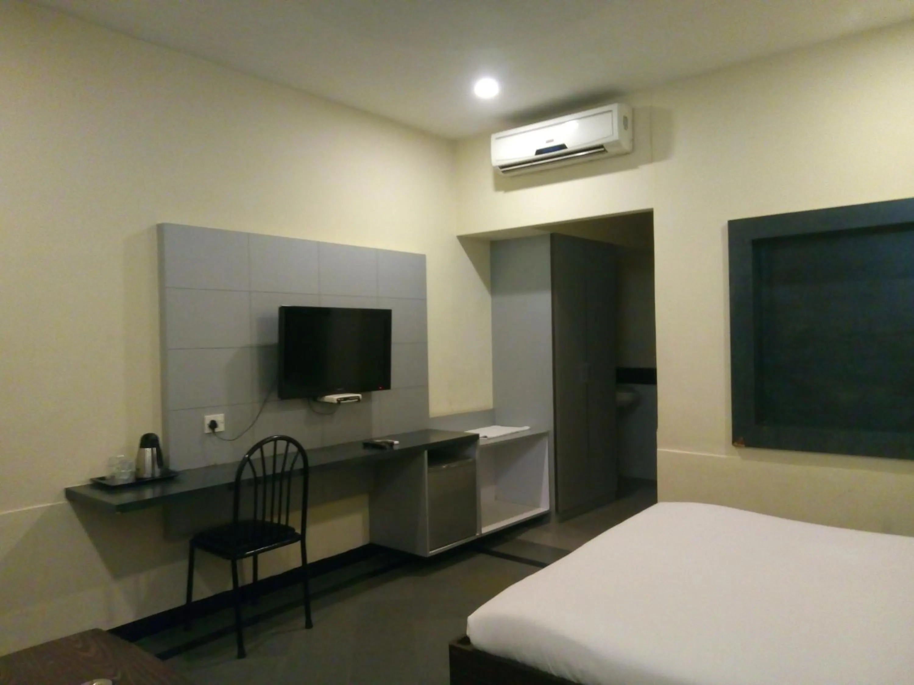 Bed in Taj Mahal Hotel Abids