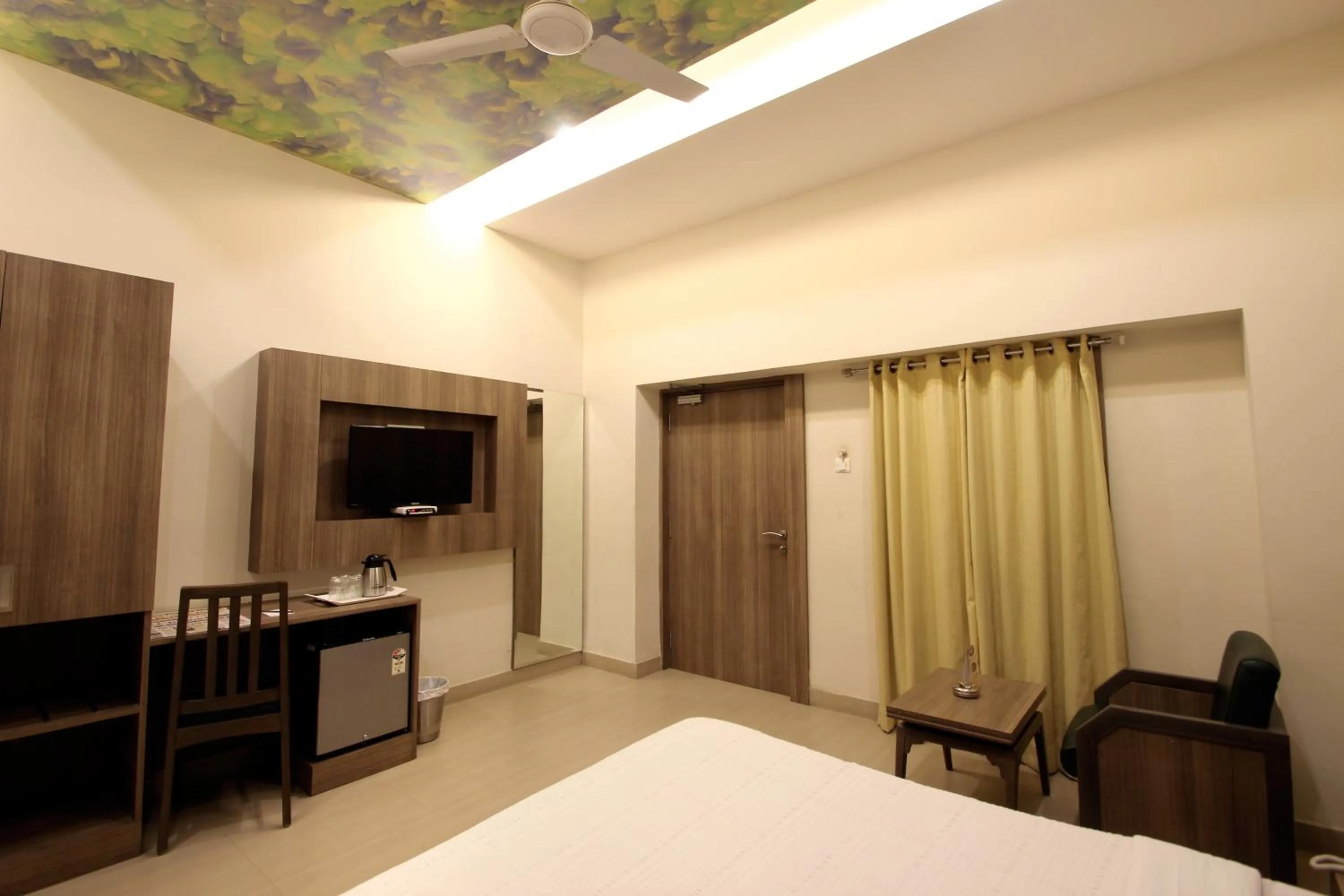 Decorative detail, Bed in Taj Mahal Hotel Abids