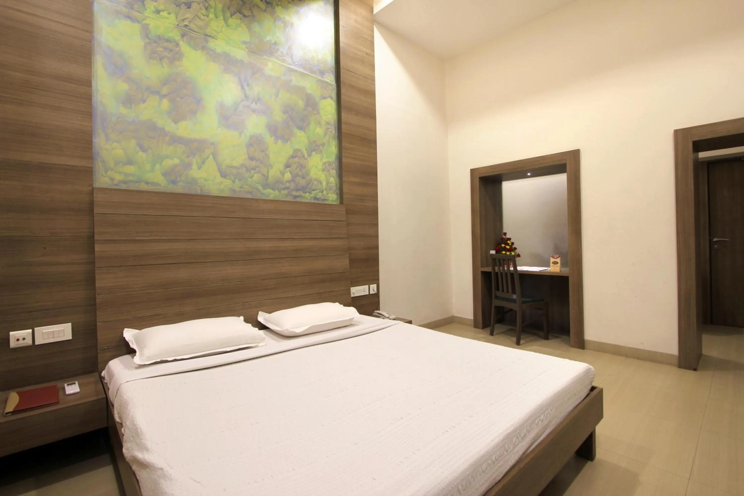 Photo of the whole room, Bed in Taj Mahal Hotel Abids