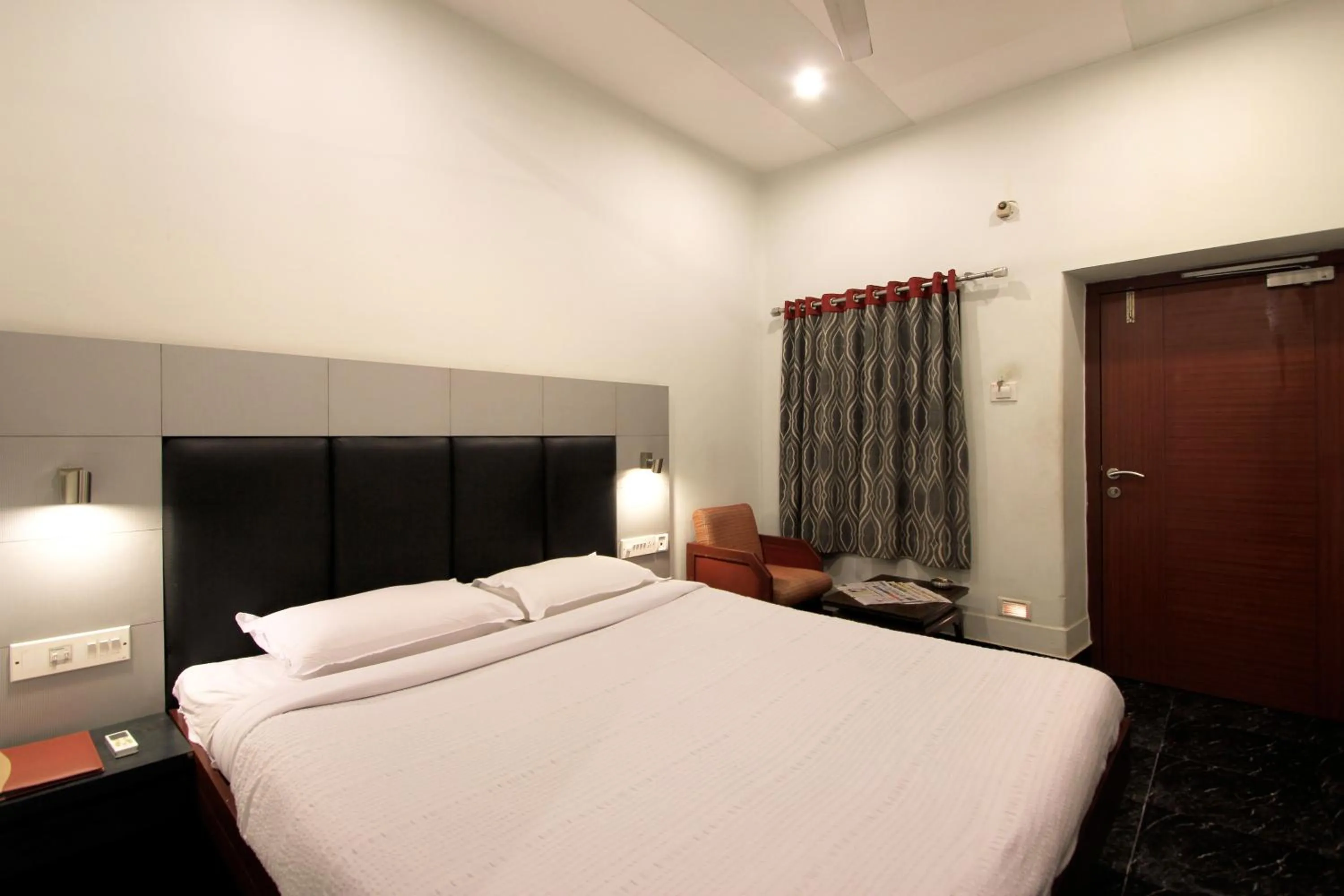 Photo of the whole room, Bed in Taj Mahal Hotel Abids