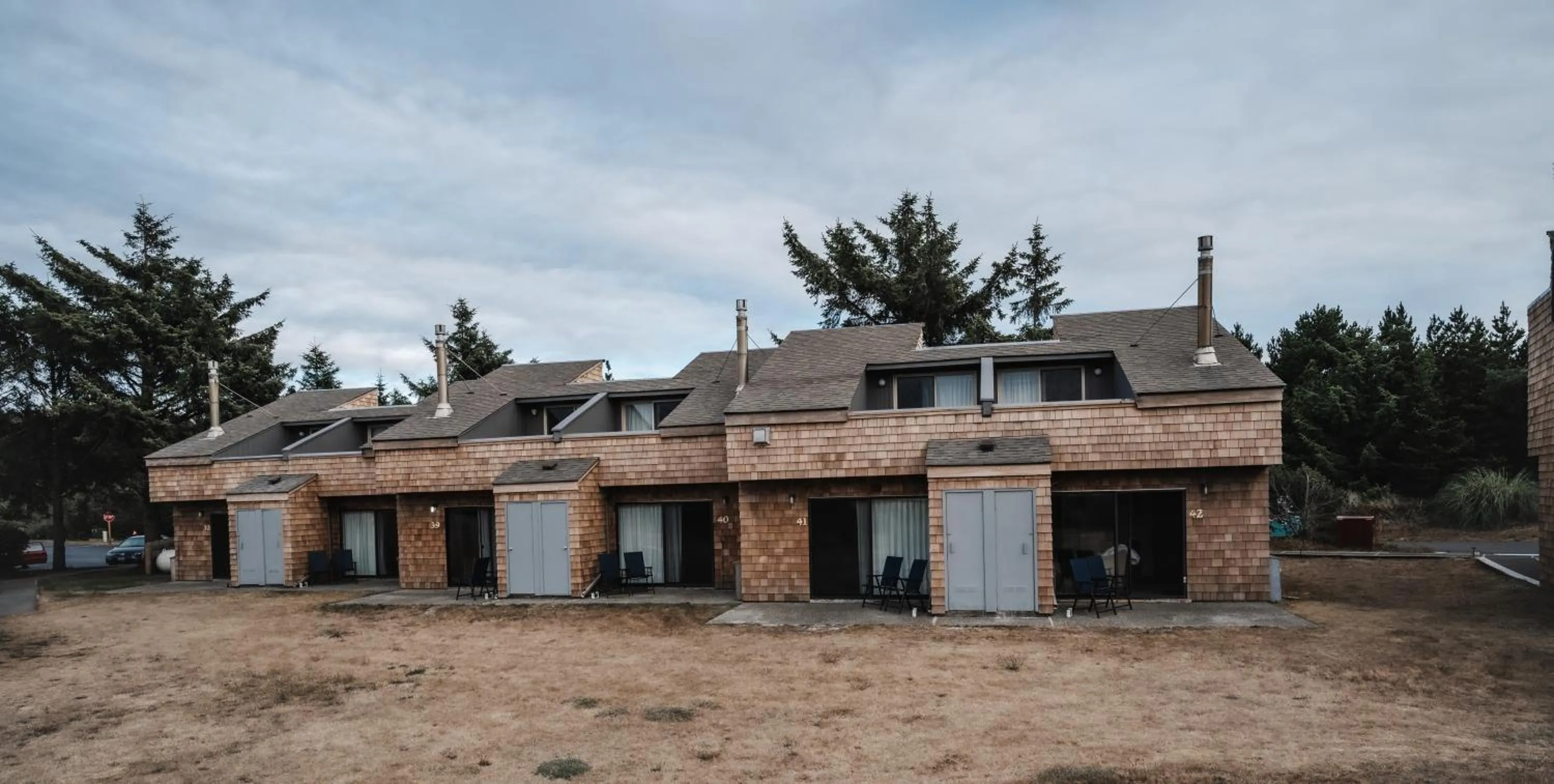 Property building in Surfcrest Resort