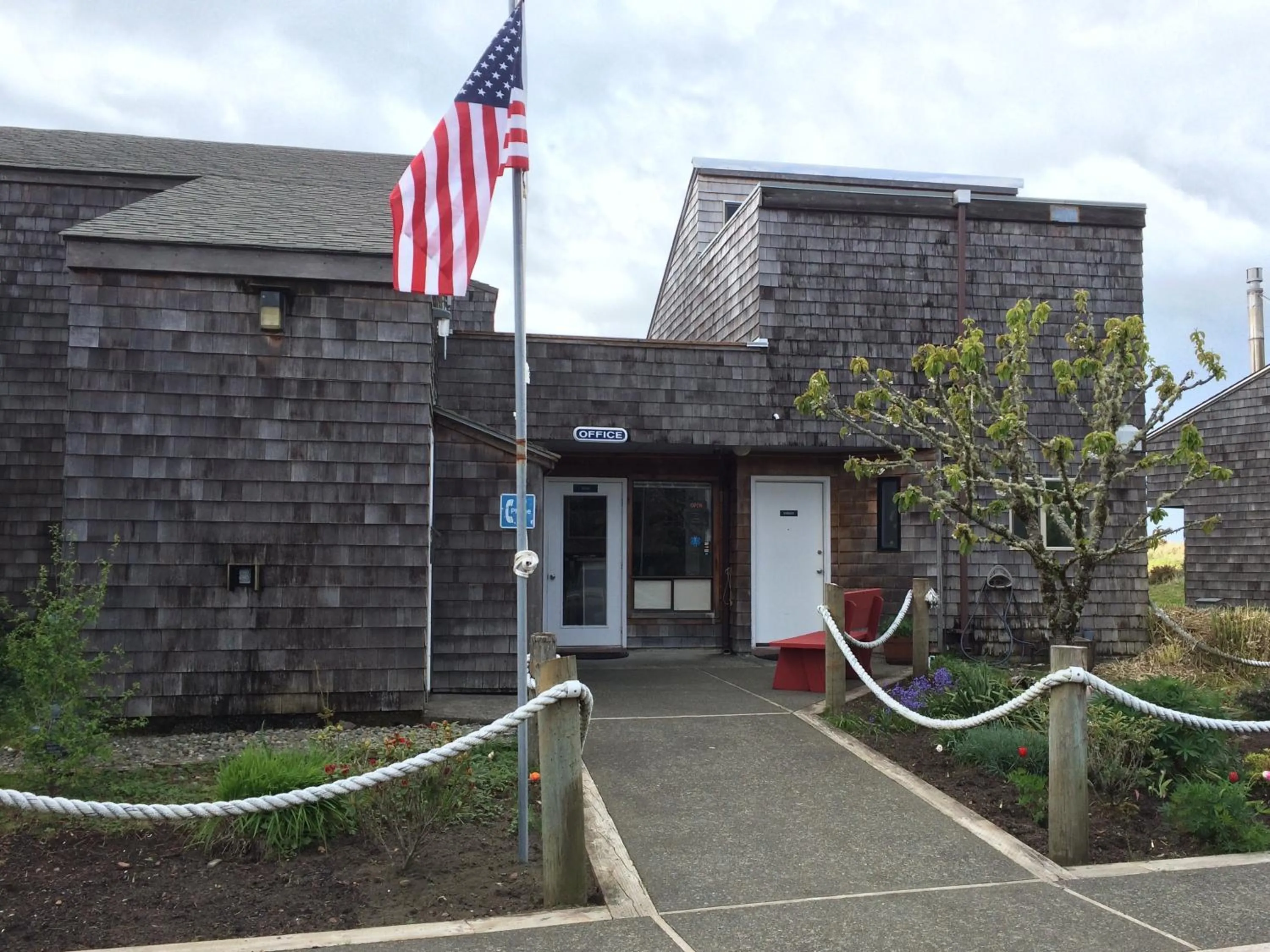 Property building in Surfcrest Resort