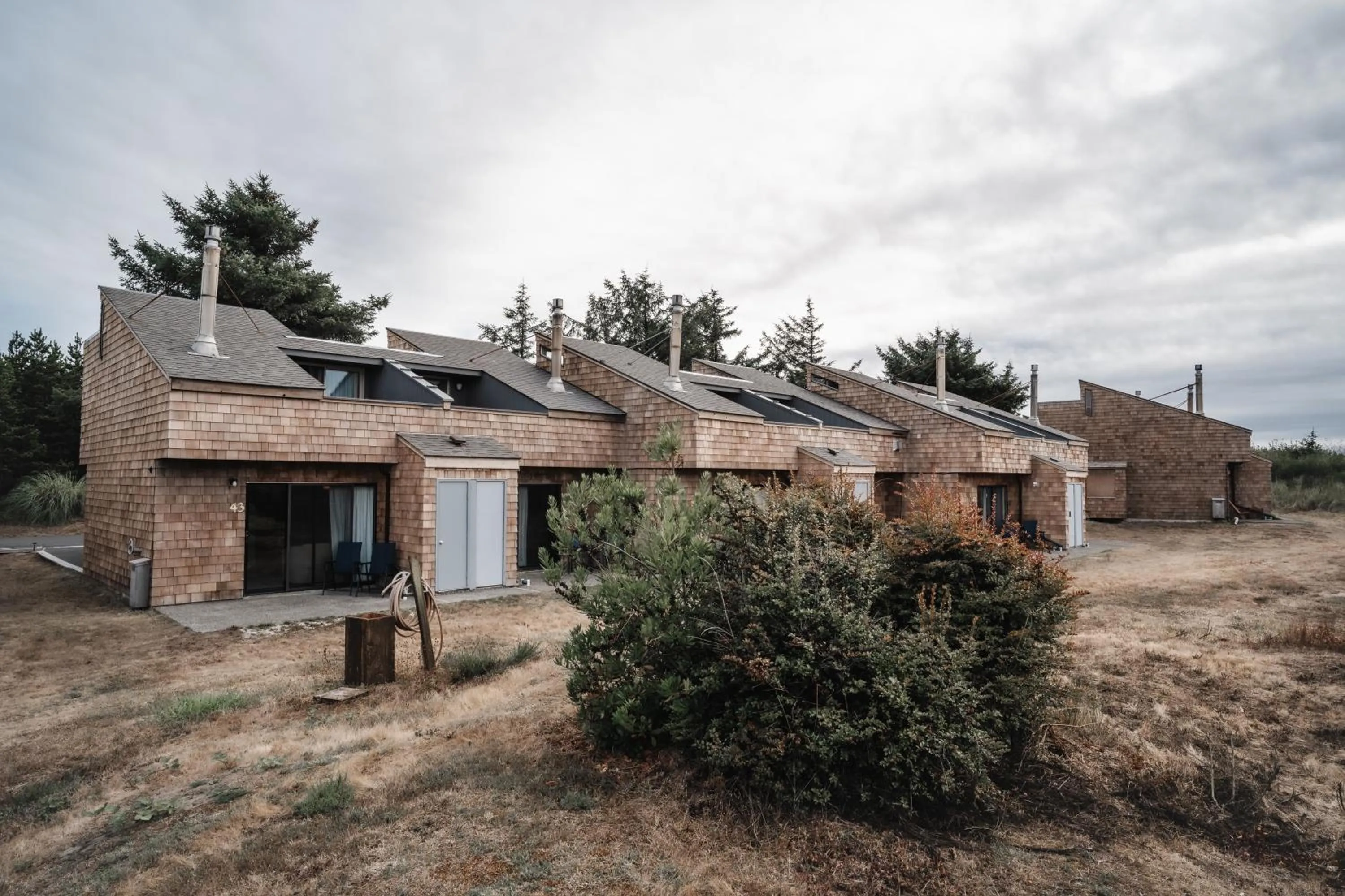 Property building in Surfcrest Resort