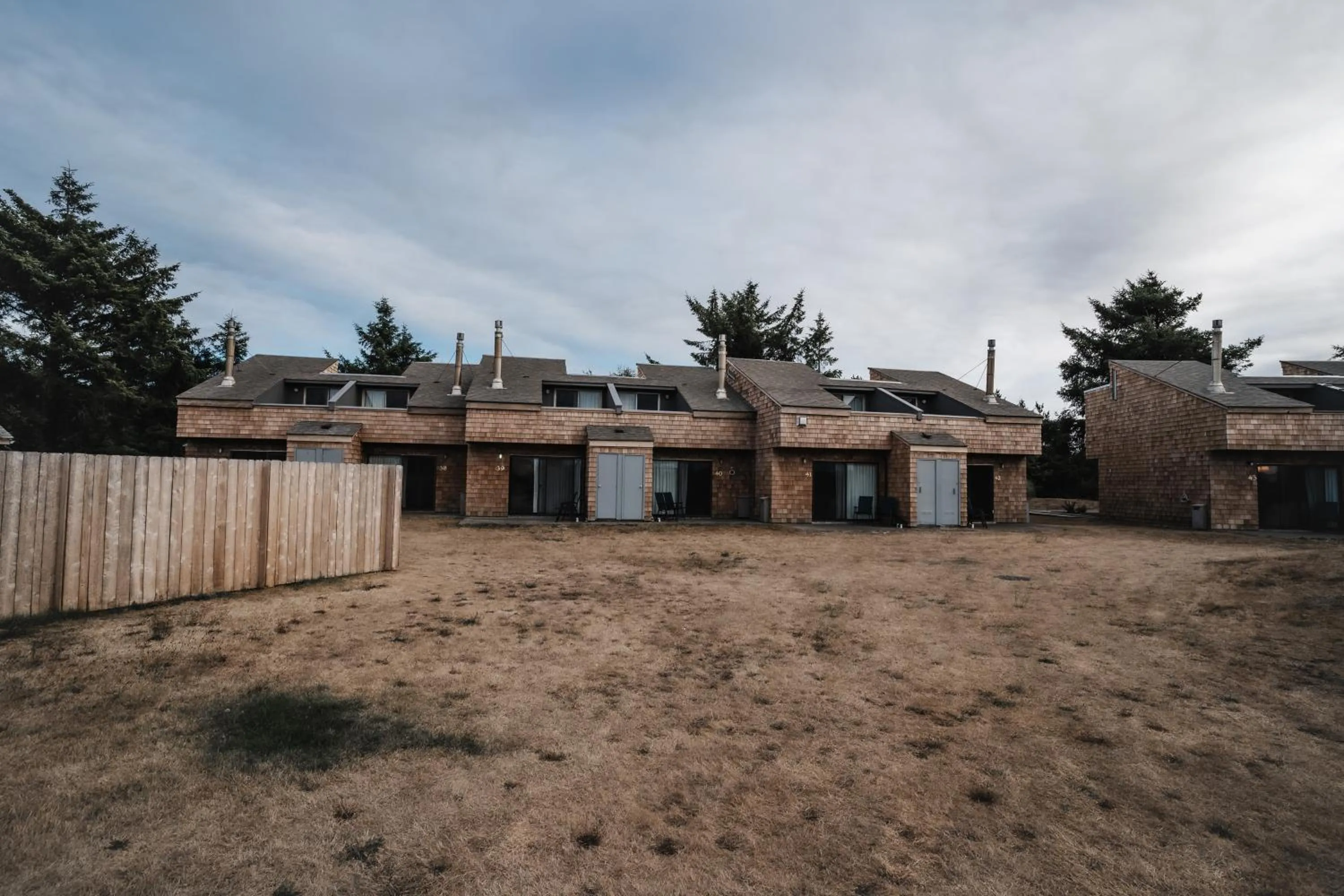 Property building in Surfcrest Resort