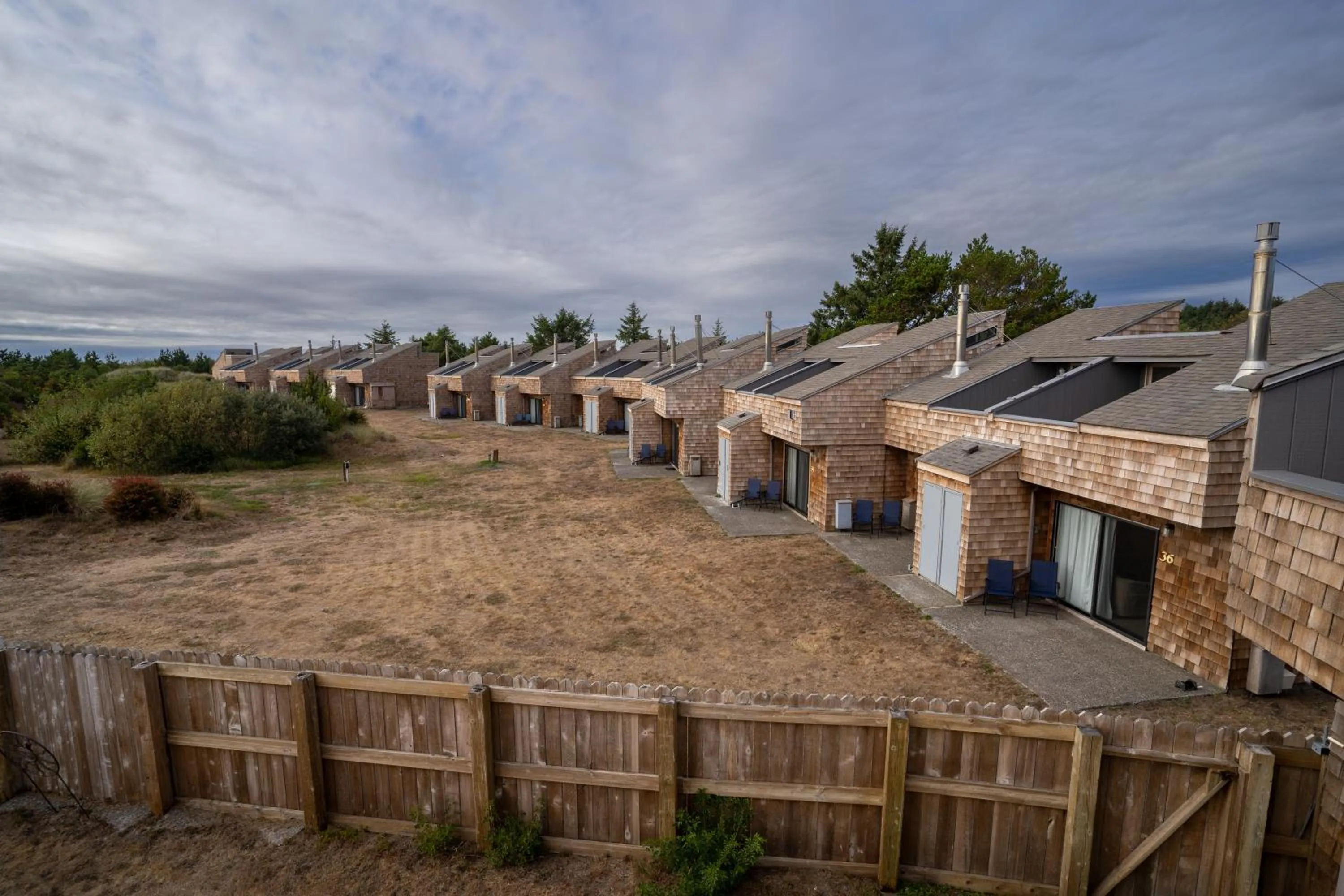 Property building in Surfcrest Resort