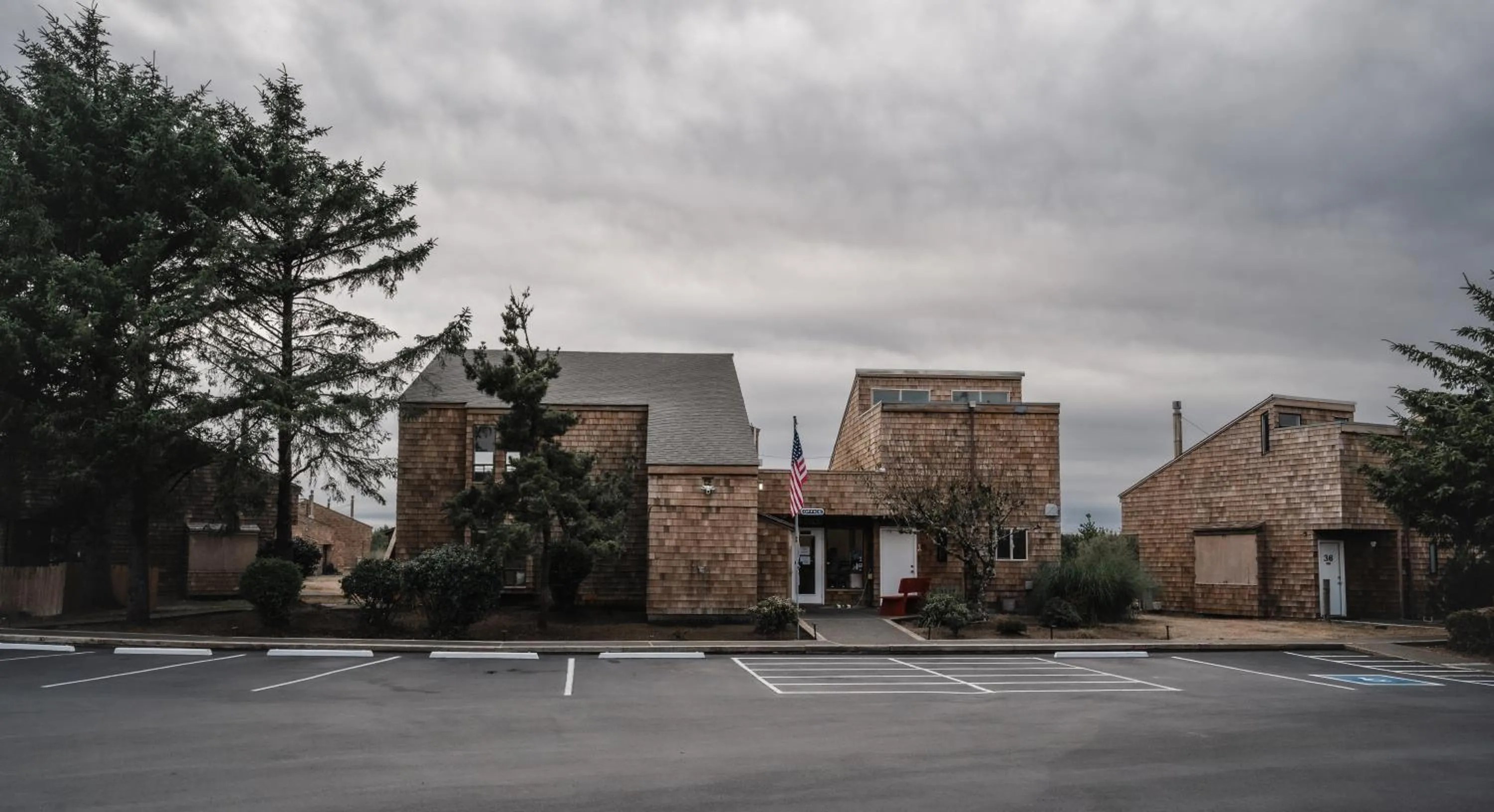 Property building in Surfcrest Resort