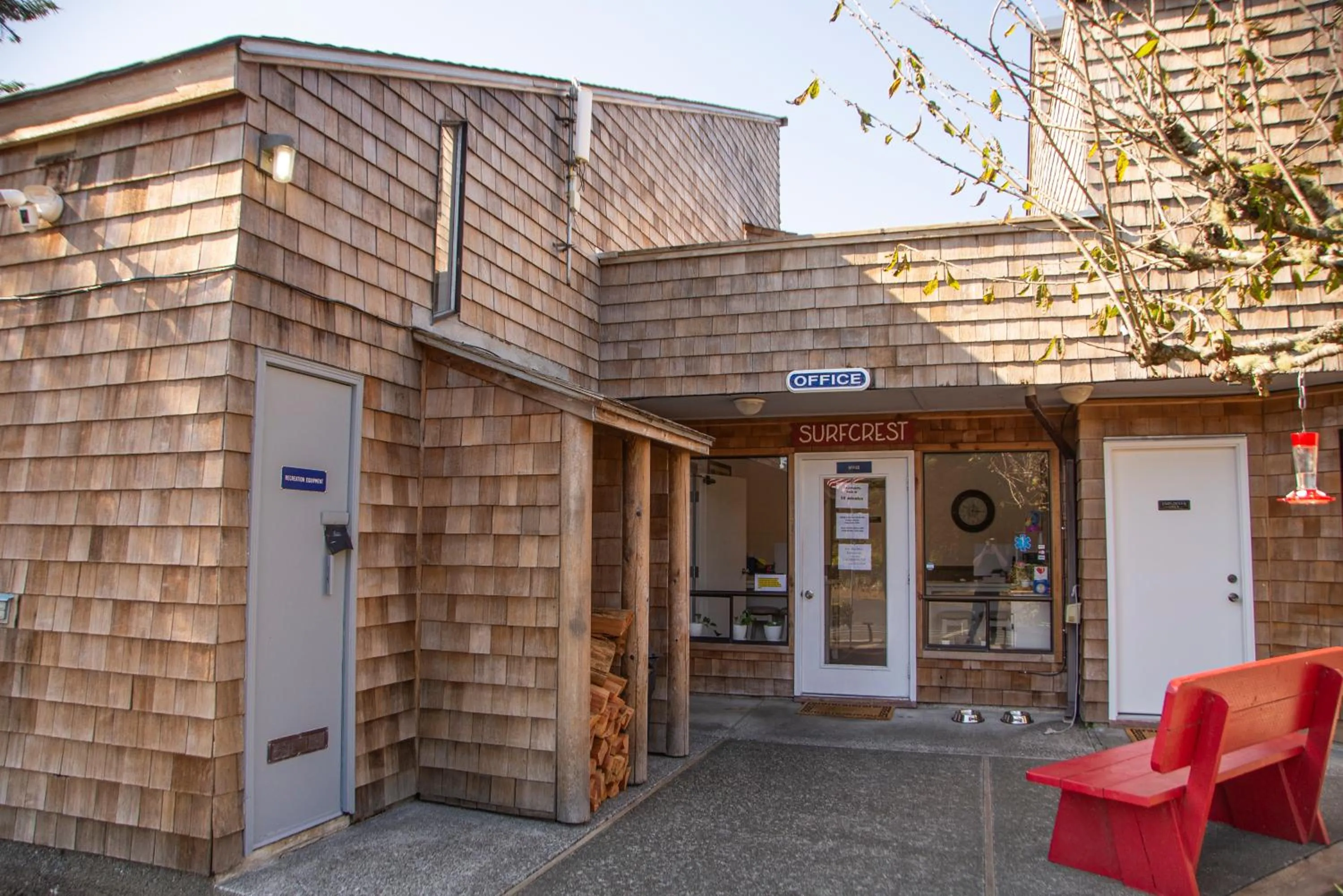 Property building in Surfcrest Resort