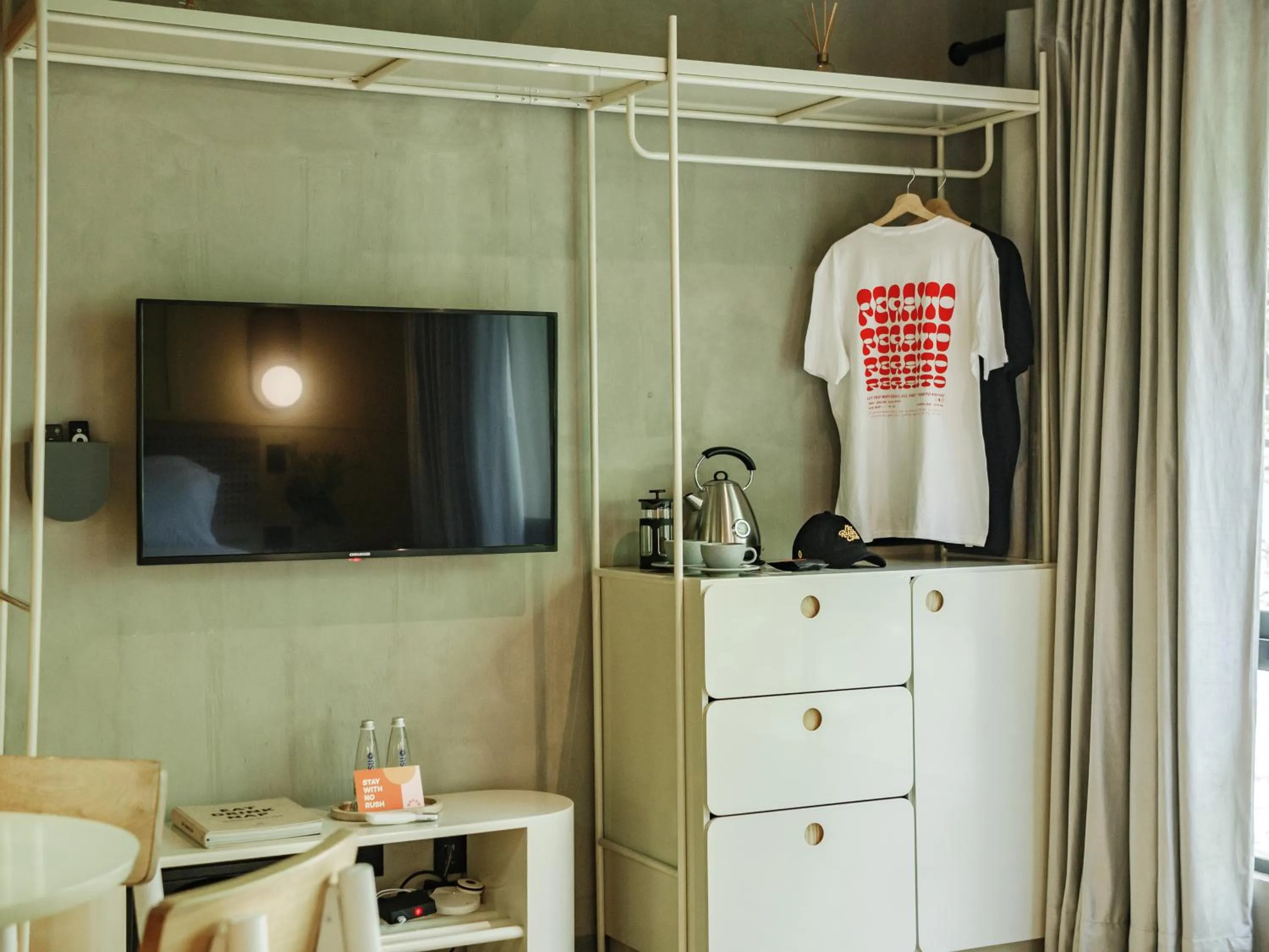 TV and multimedia in The Somos Flats Provenza