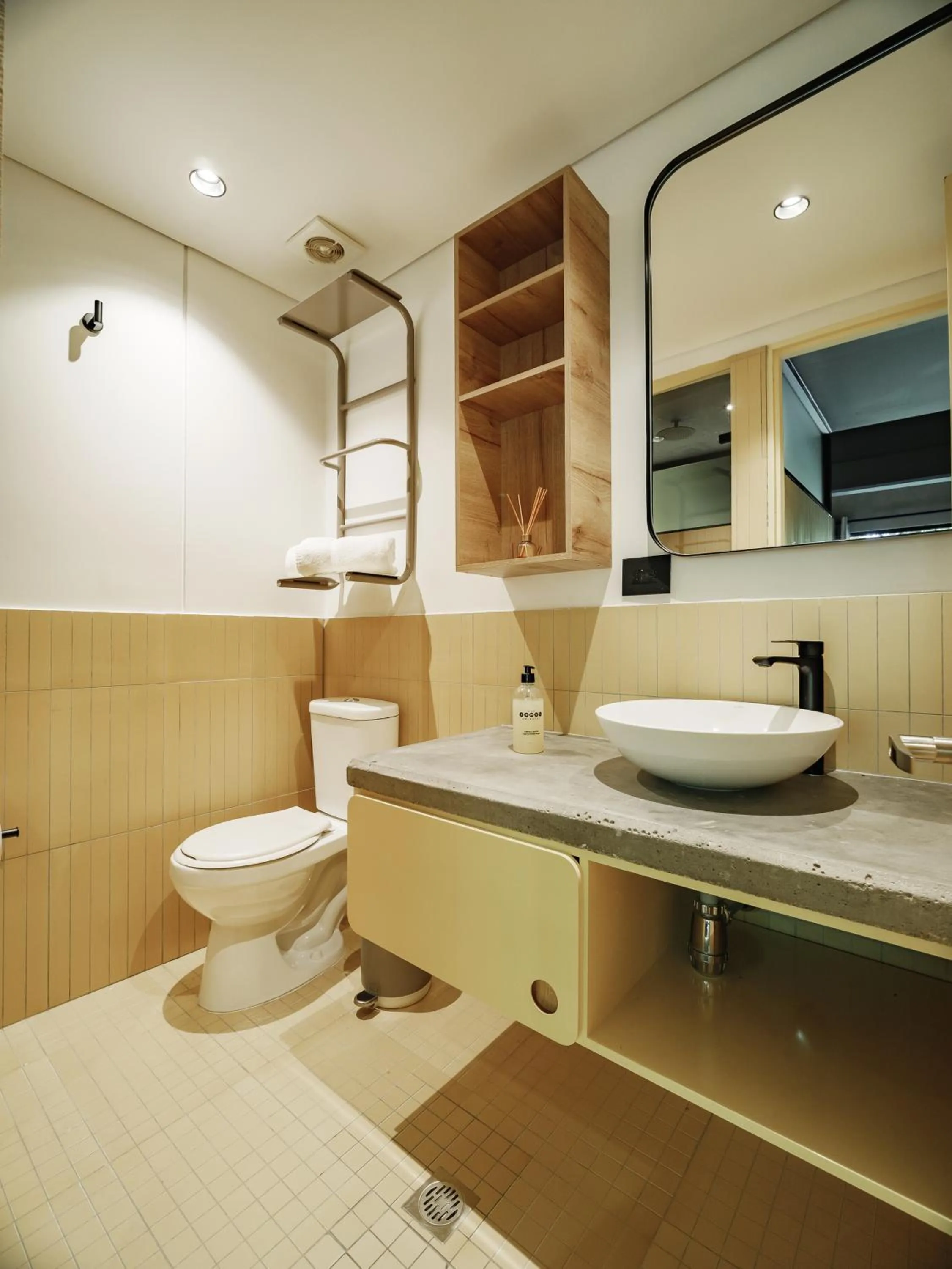 Bathroom in The Somos Flats Provenza