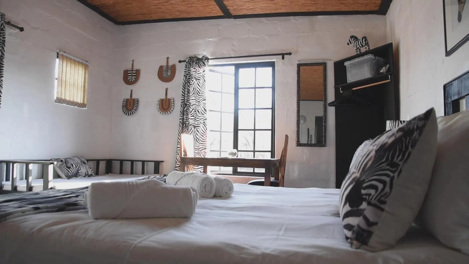 View (from property/room), Bed in Zwartberg View Mountain Lodge