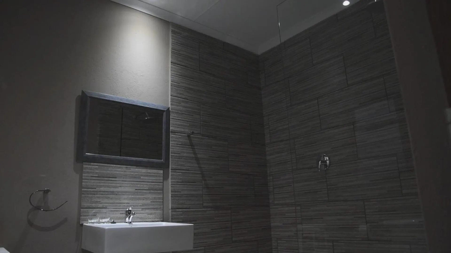 Bathroom in Zwartberg View Mountain Lodge