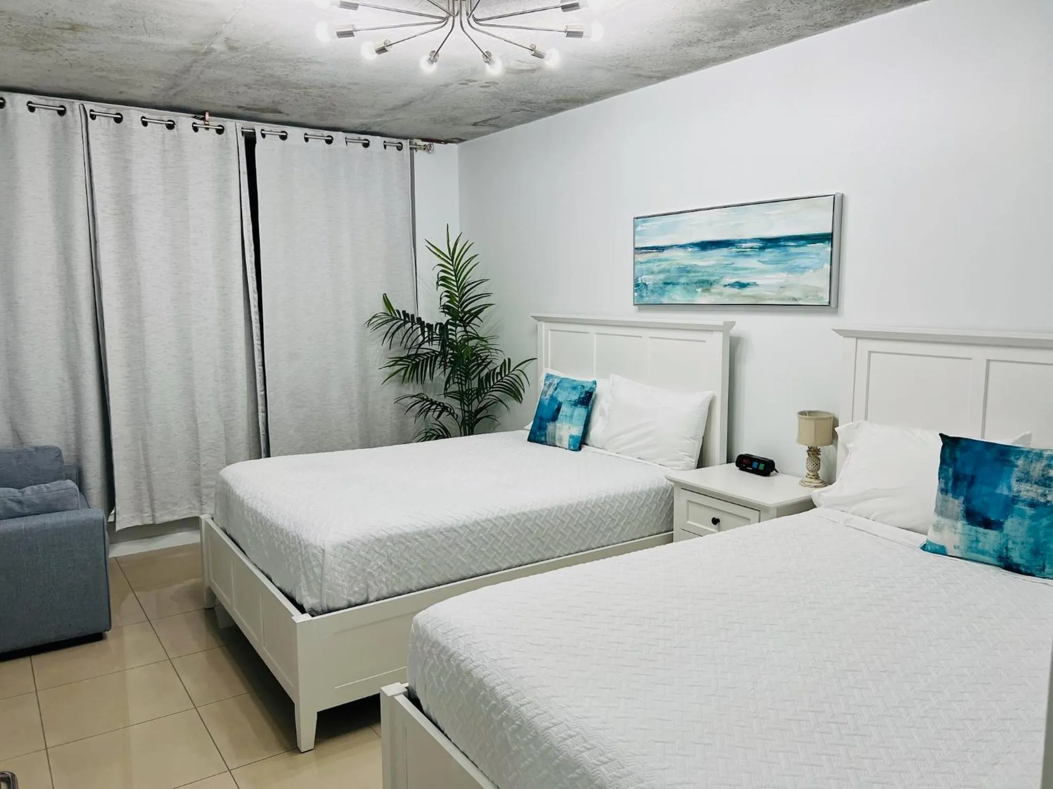 Bed in Spacious 2BD 2BTH at Midblock