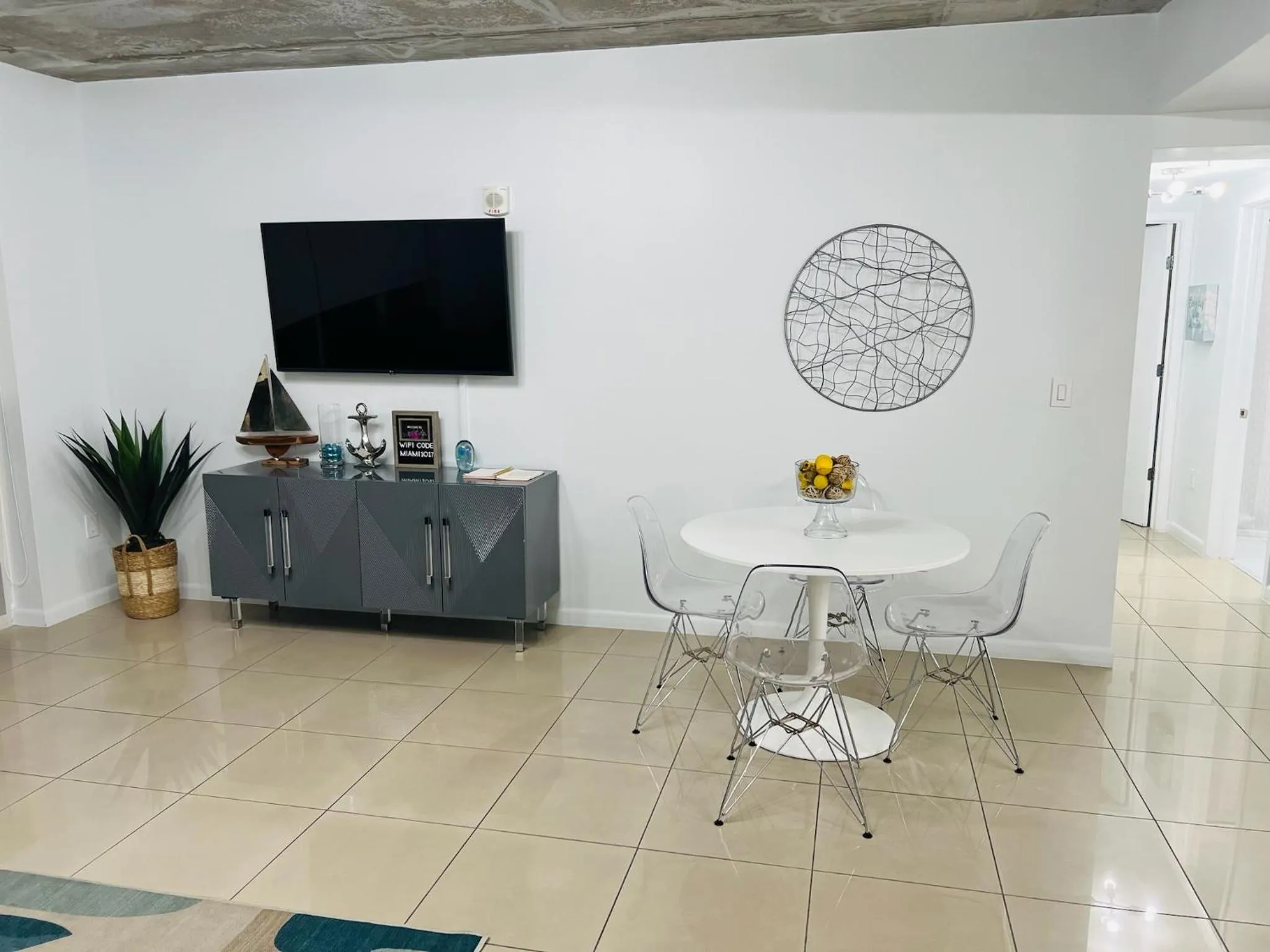 Spacious 2BD 2BTH at Midblock