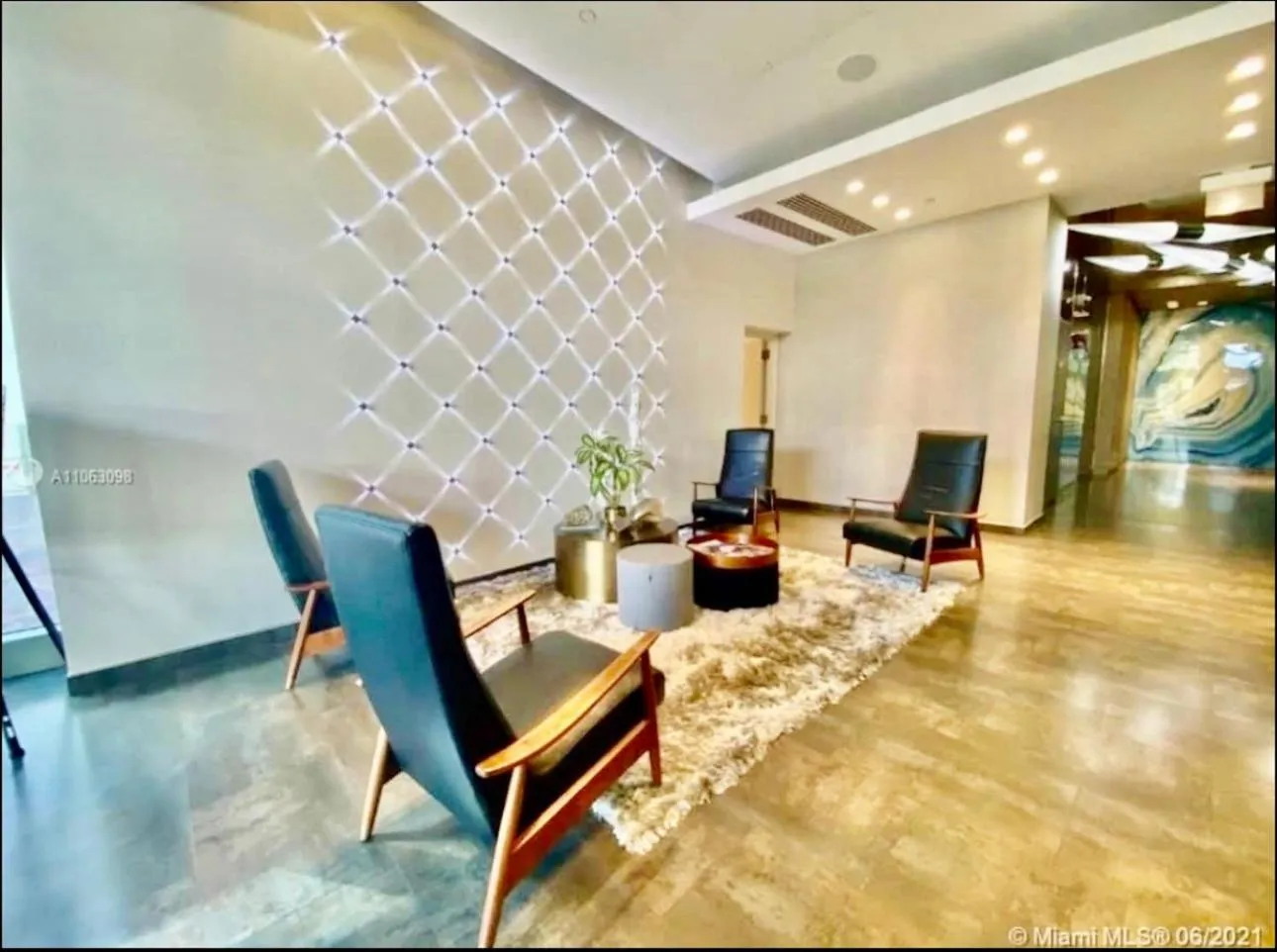 Lobby or reception in Spacious 2BD 2BTH at Midblock