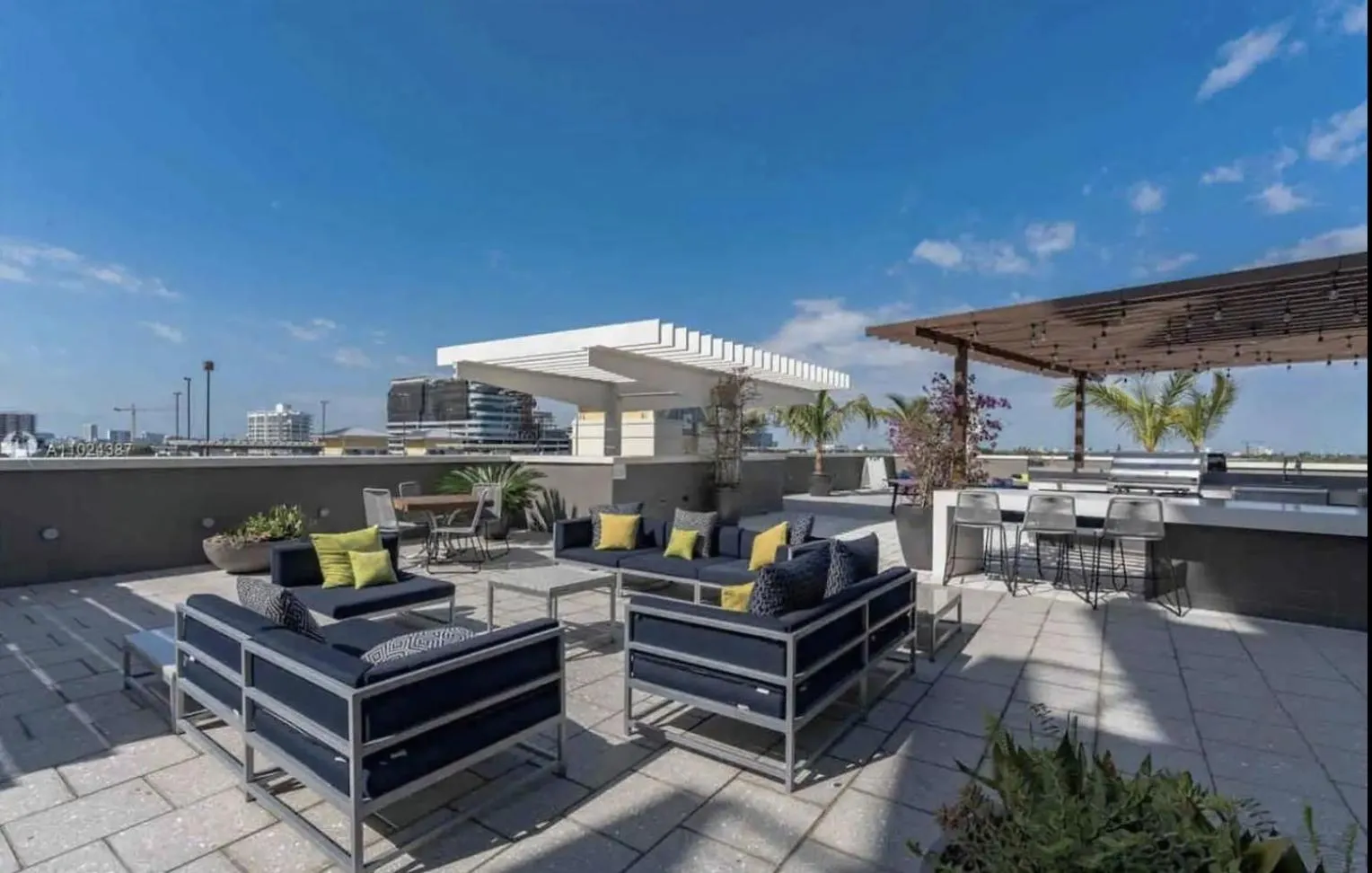 Patio in Spacious 2BD 2BTH at Midblock