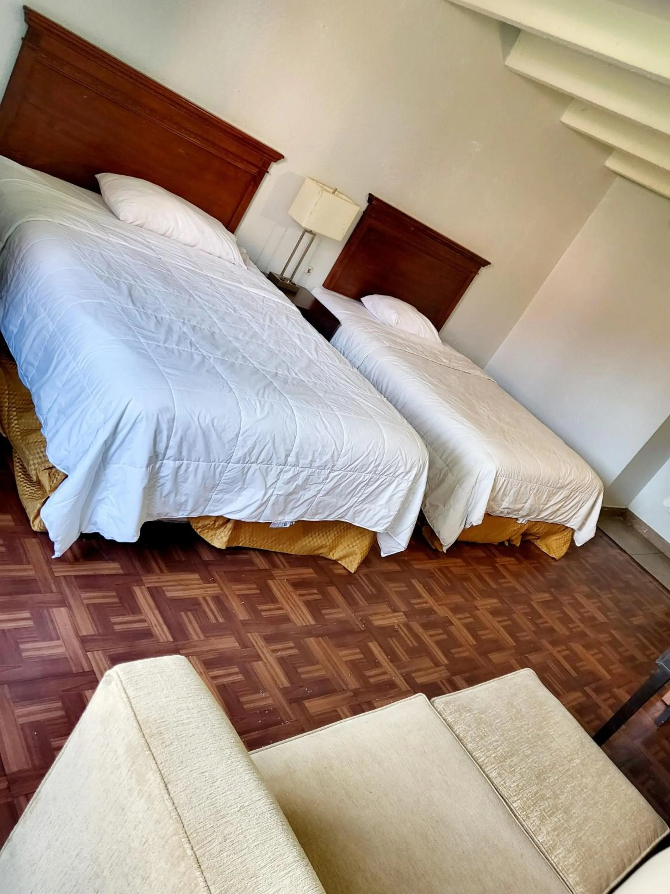 Bed in Metro Inn & Suites