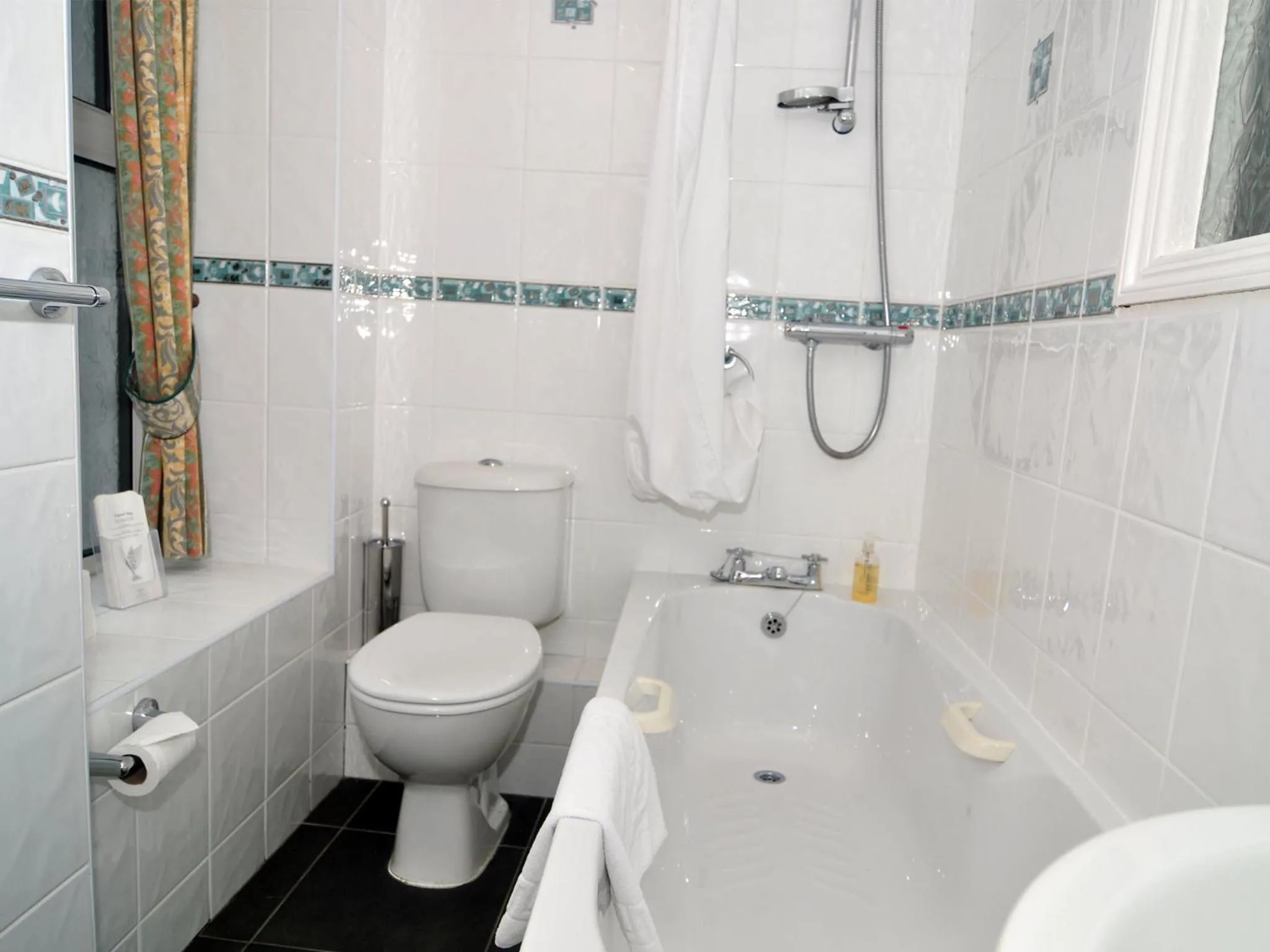 Bathroom in Brook House Inn