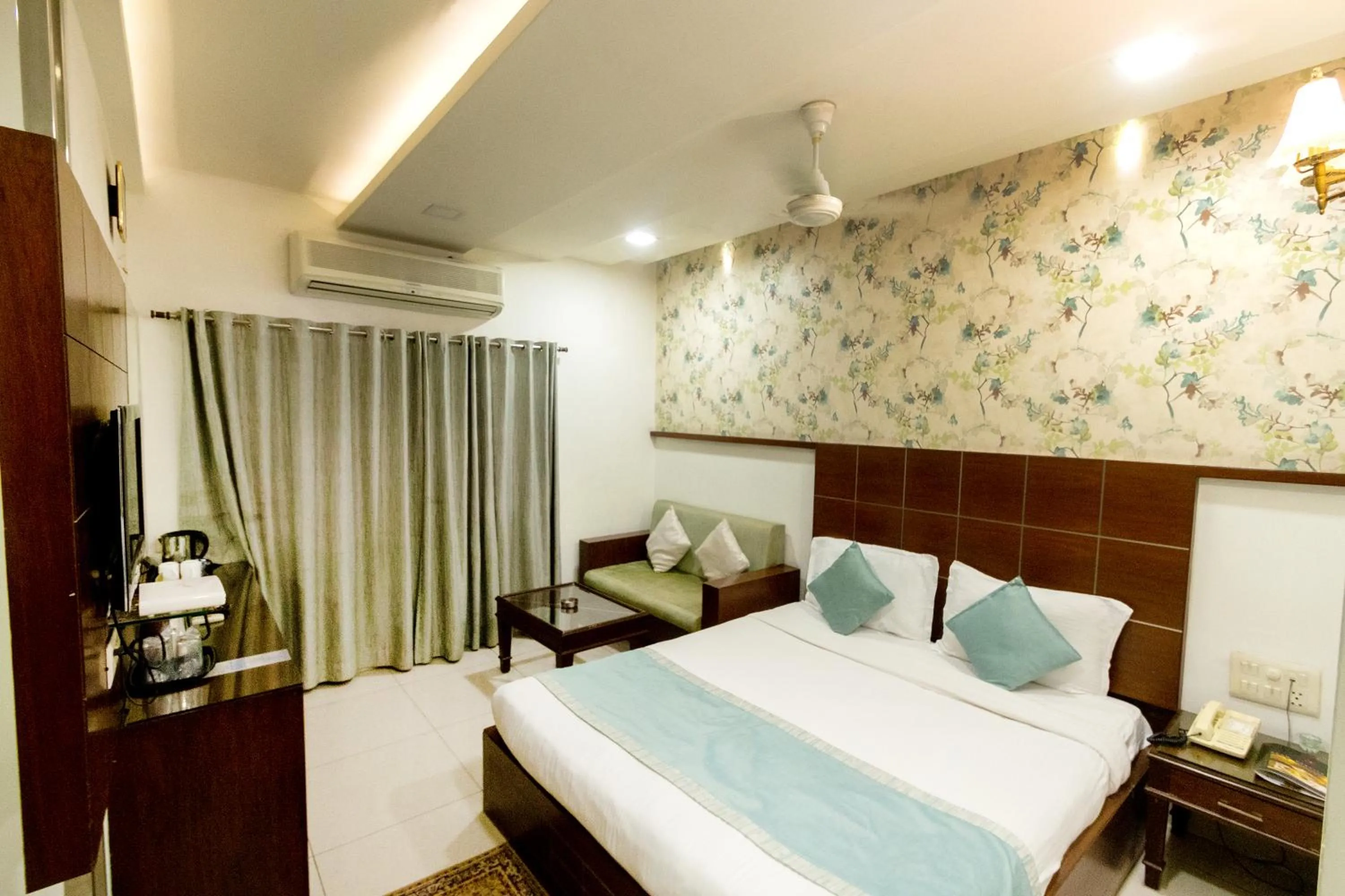 TV and multimedia, Bed in Hotel Annapoorna Residency