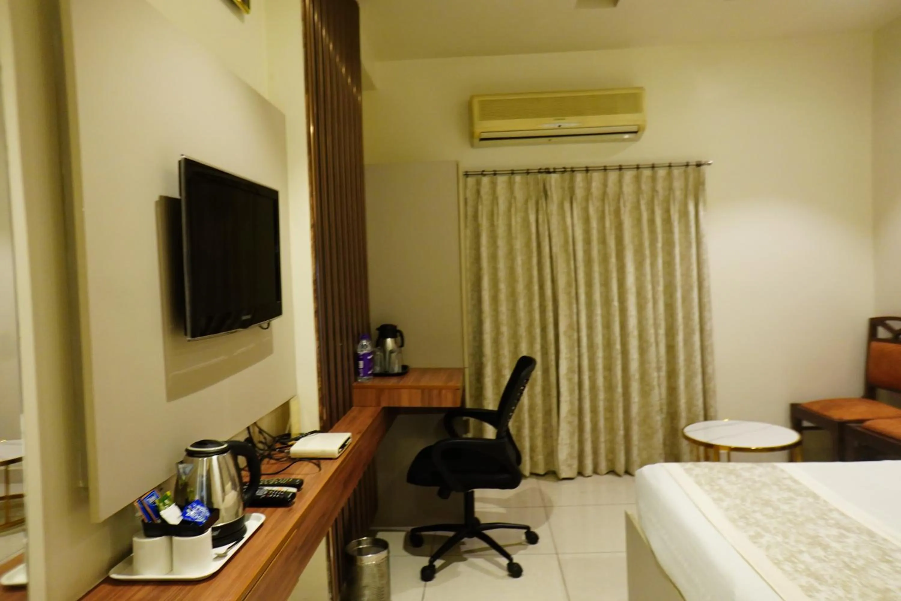 TV and multimedia, Bed in Hotel Annapoorna Residency